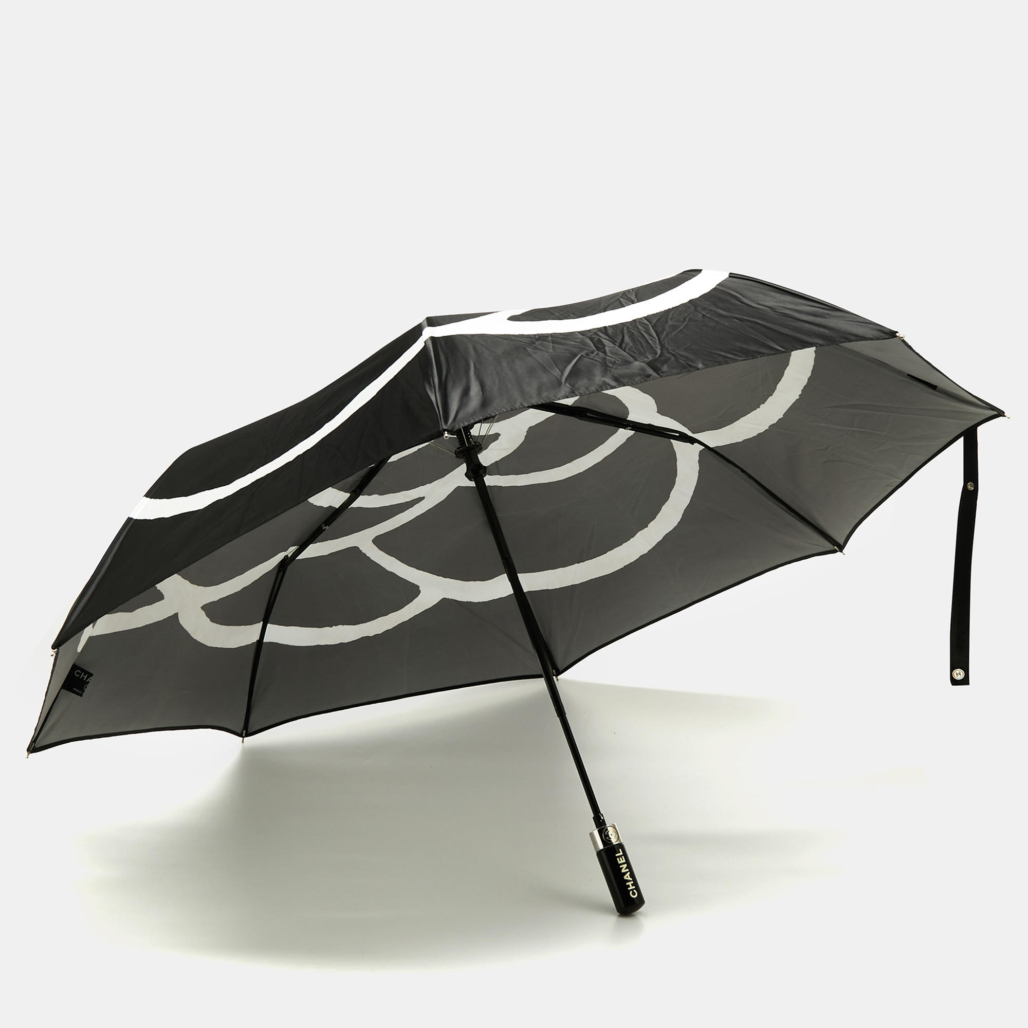 

Chanel Black/White Nylon Camellia Folding Umbrella