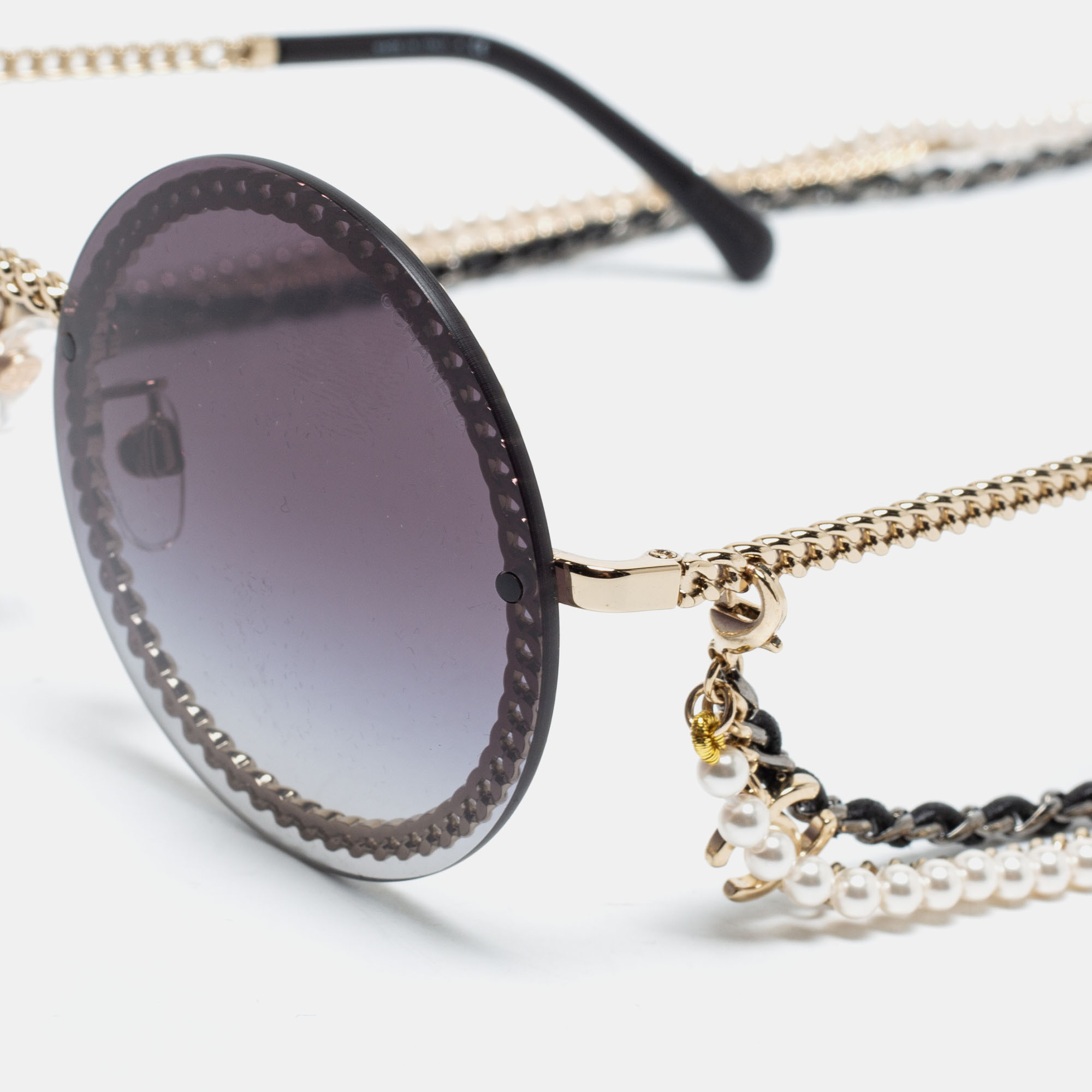 

Chanel Gold Tone/Purple Gradient 4245 Pearl Chain Round Sunglasses