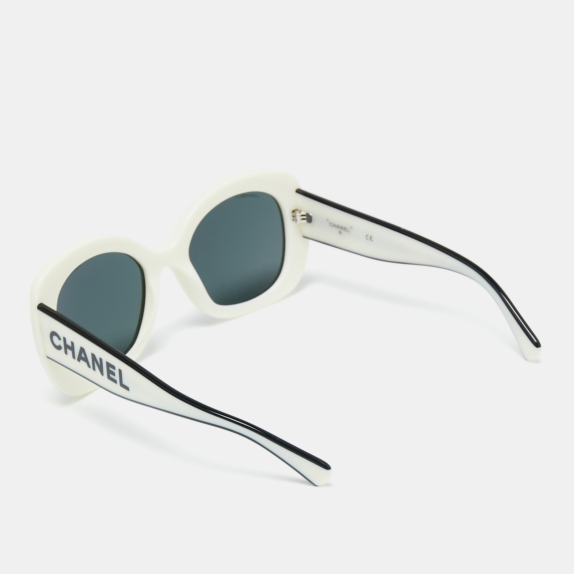 

Chanel Monochrome/ Grey 71414 Oversized Sunglasses