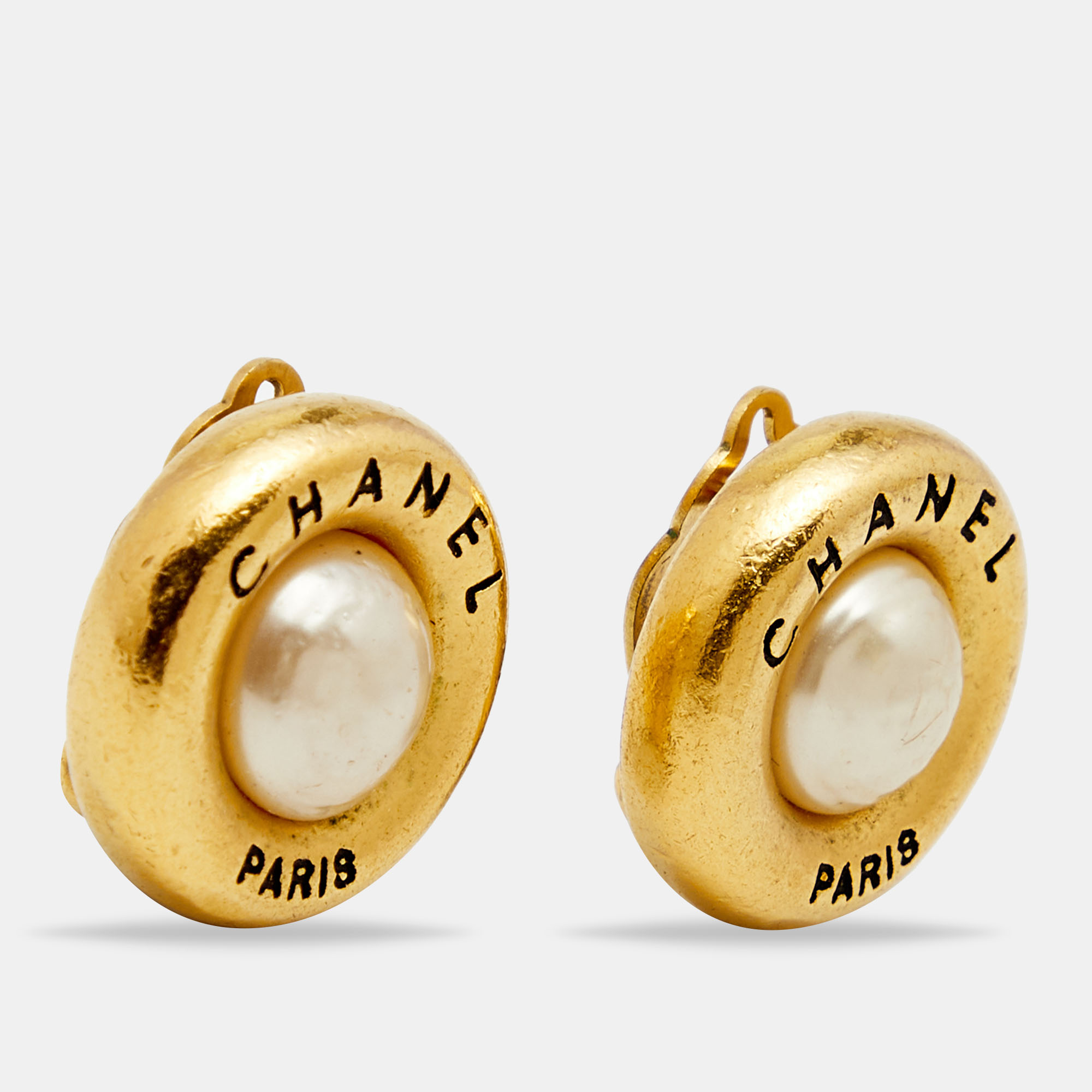 

Chanel Vintage Gold Tone Faux Pearl Round Clip On Earrings
