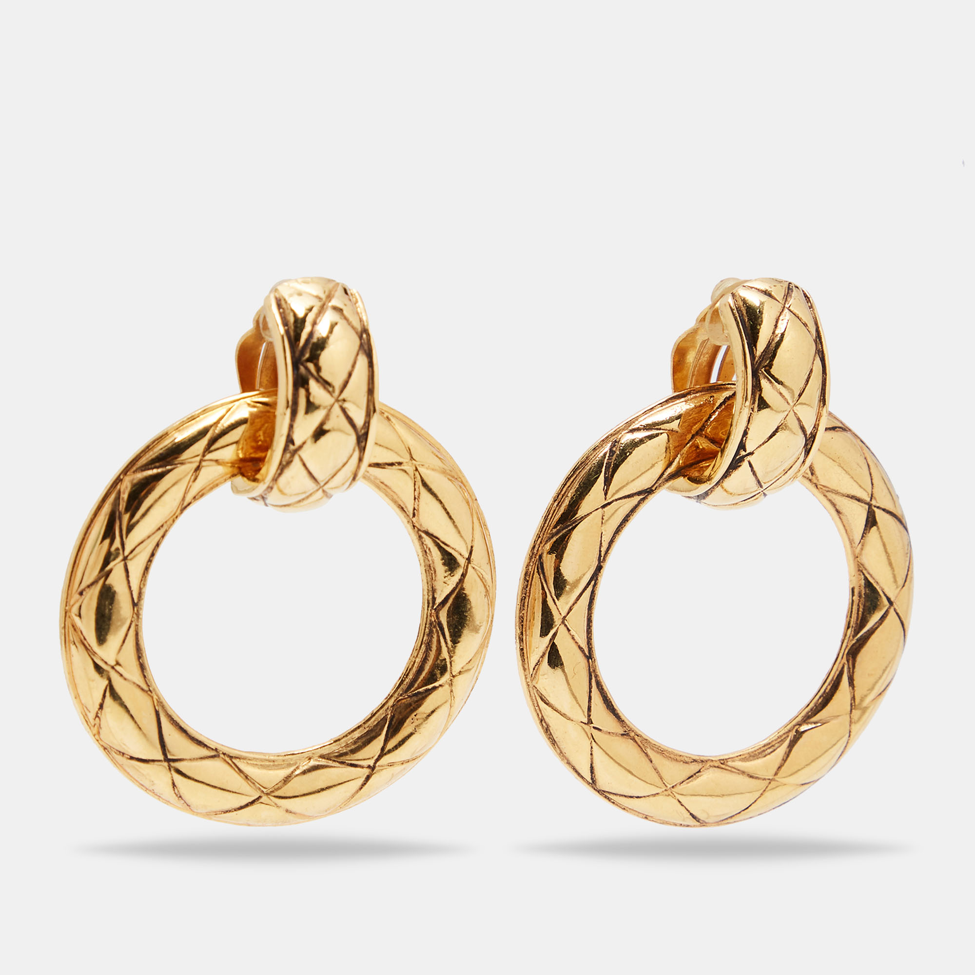 

Chanel Vintage Gold Tone Quilt Pattern Detachable Hoop Earrings