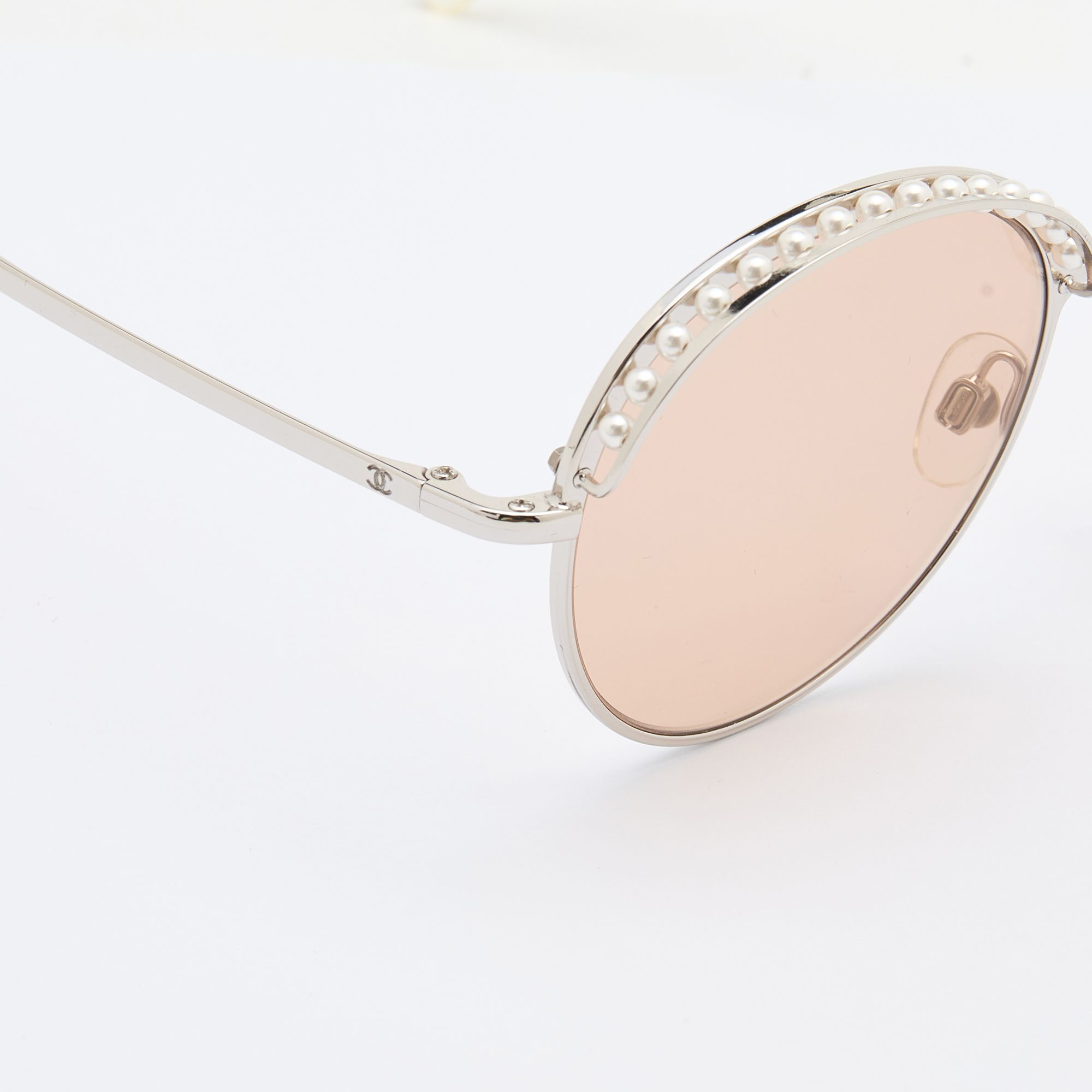 

Chanel Silver Tone/ Beige 4247-H Pearl Round Sunglasses