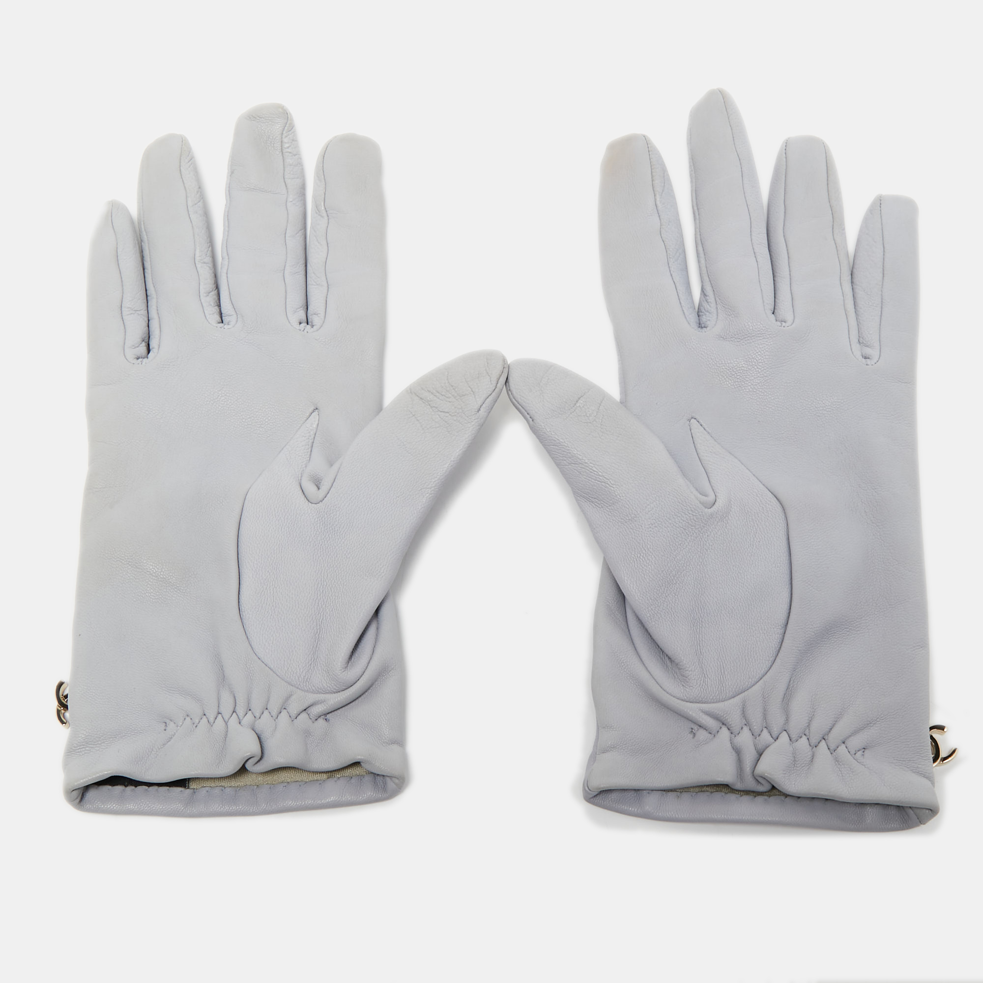 

Chanel Light Blue Leather CC Chain Gloves Size