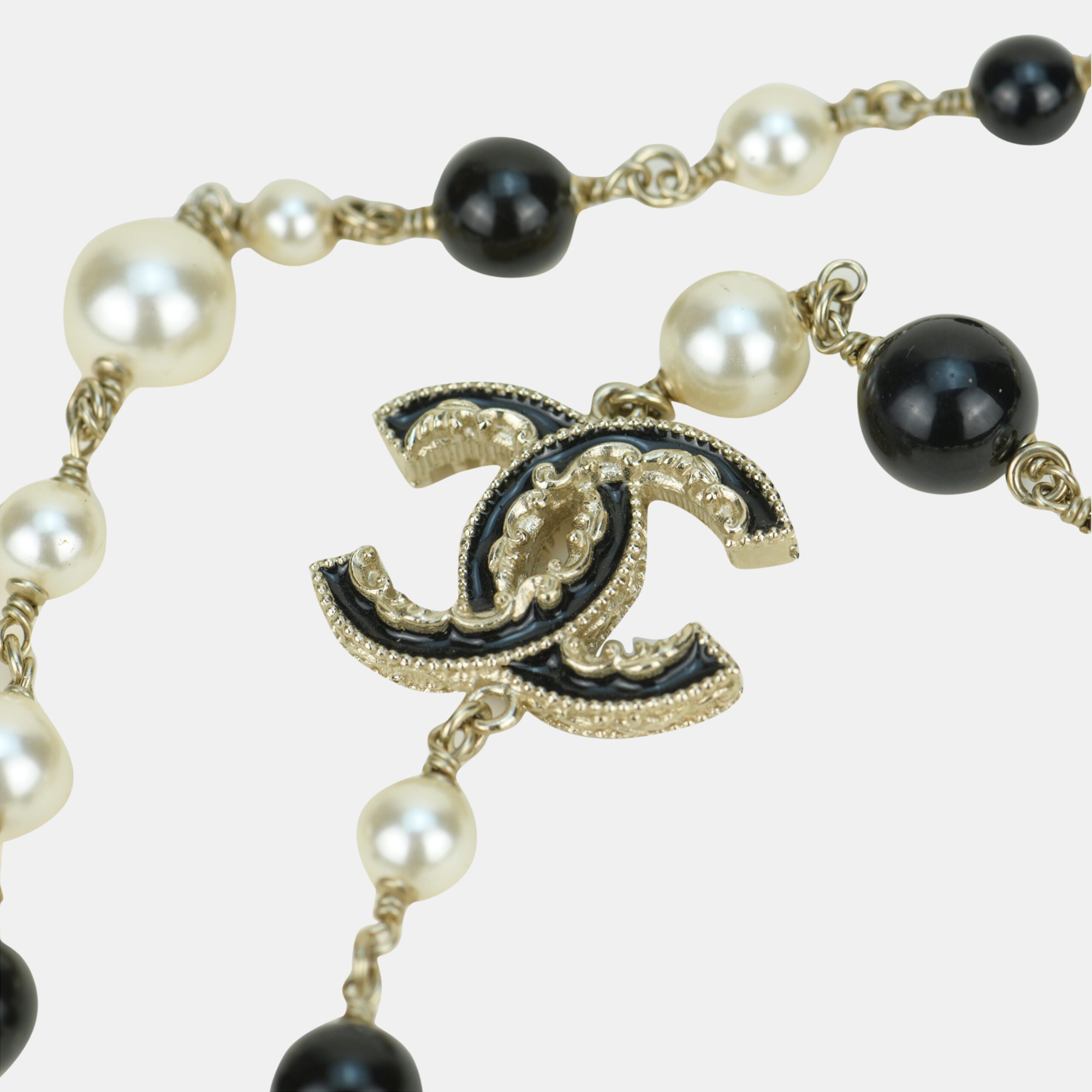 

Chanel Pearl Enamel CC Long Necklace Black Gold