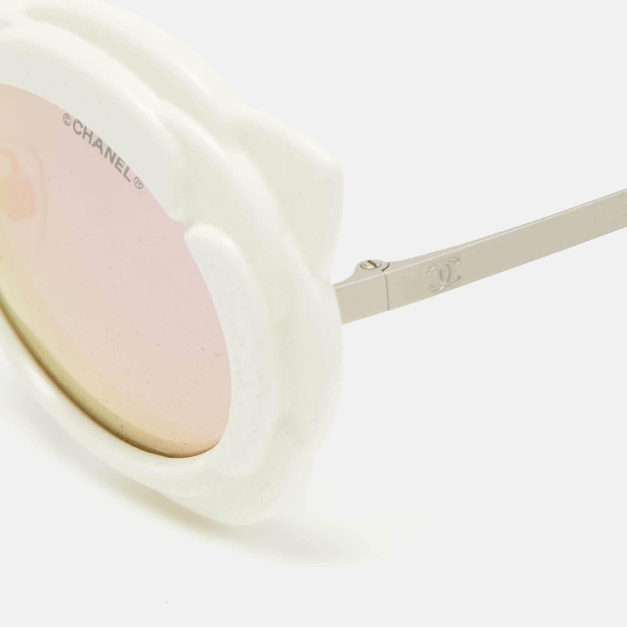 

Chanel White 71198 Camellia Round Sunglasses