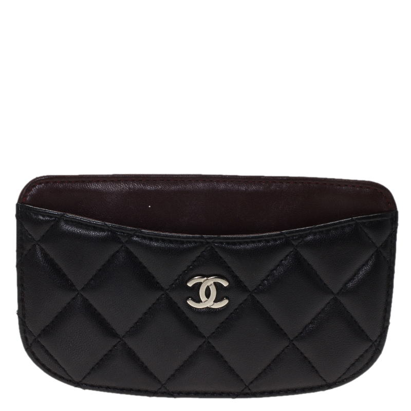 مملوكة مسبقًا محفظة بطاقات شانيل كلاسيك CC جلد أسود مبطن