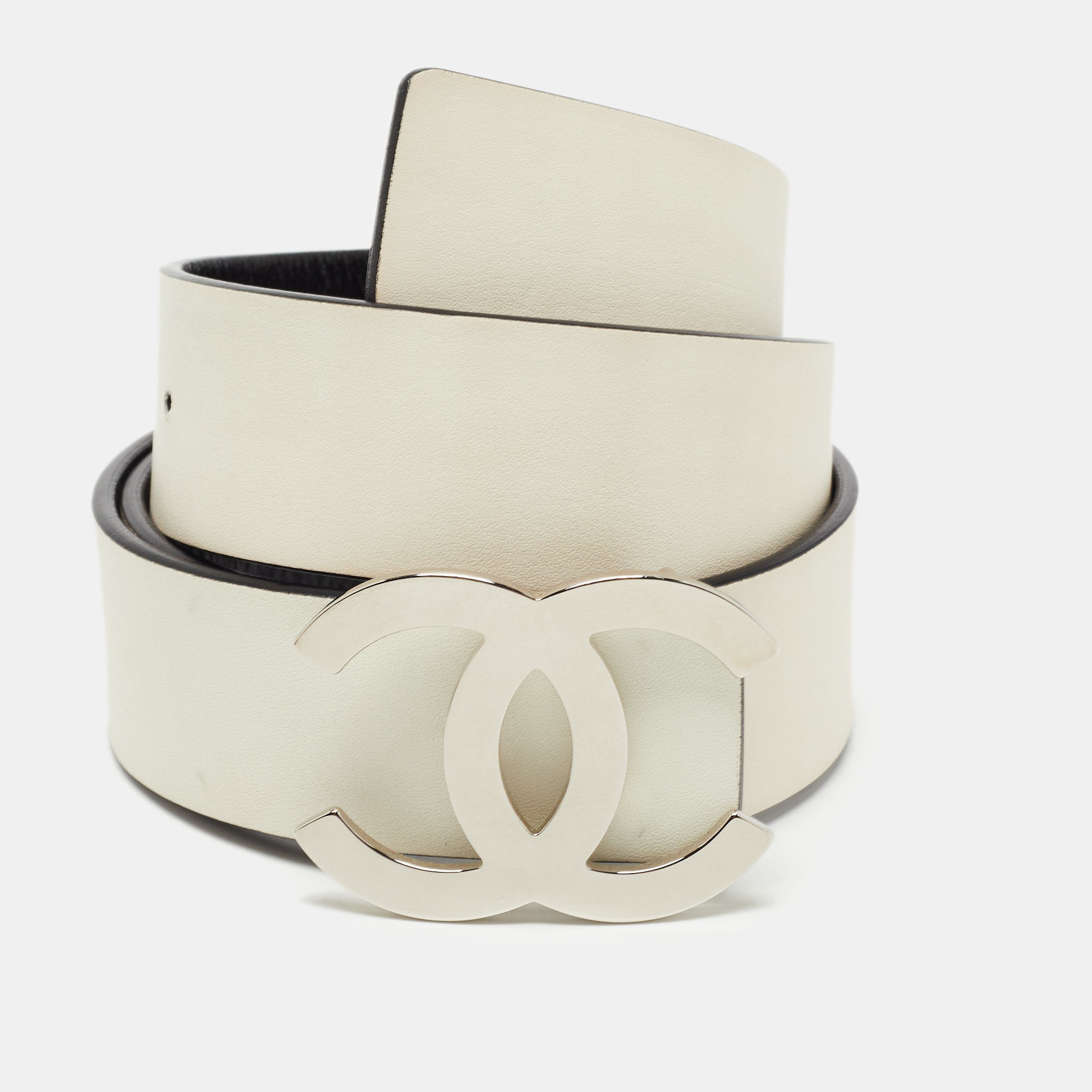 

Chanel Black/White Leather CC Reversible Buckle Belt