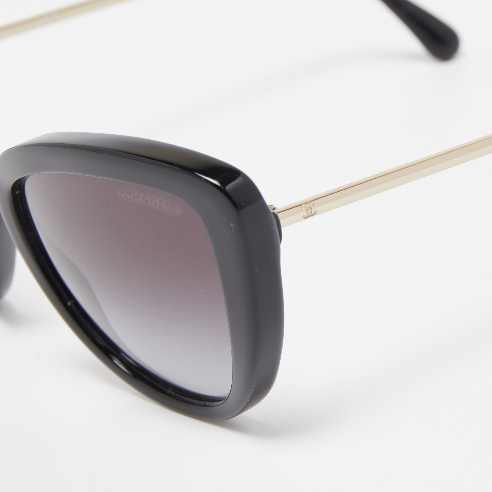 

Chanel Black/Gold Gradient Cat Eye Sunglasses