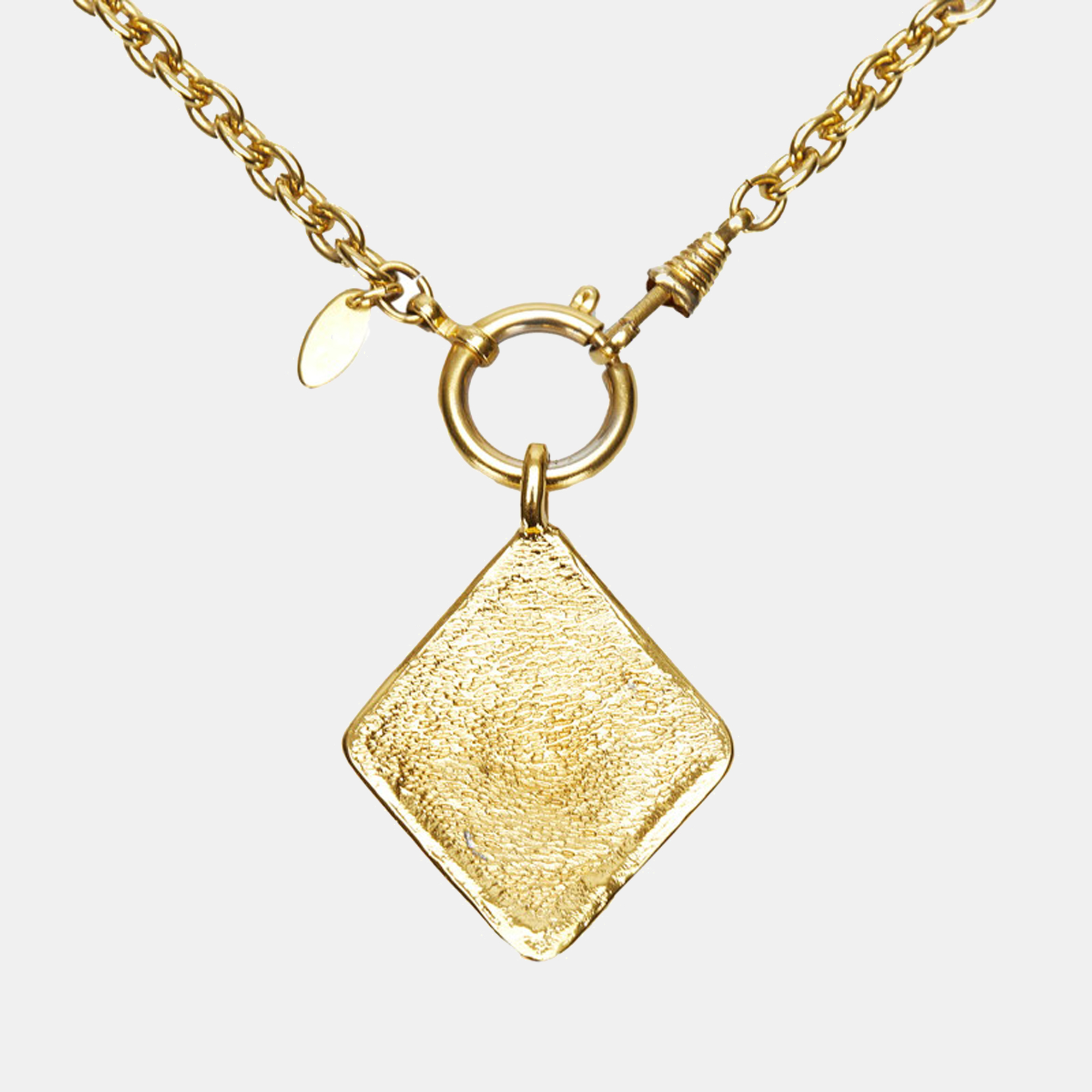 

Chanel Yellow Gold Tone Metal Diamond Shaped CC Pendant Necklace