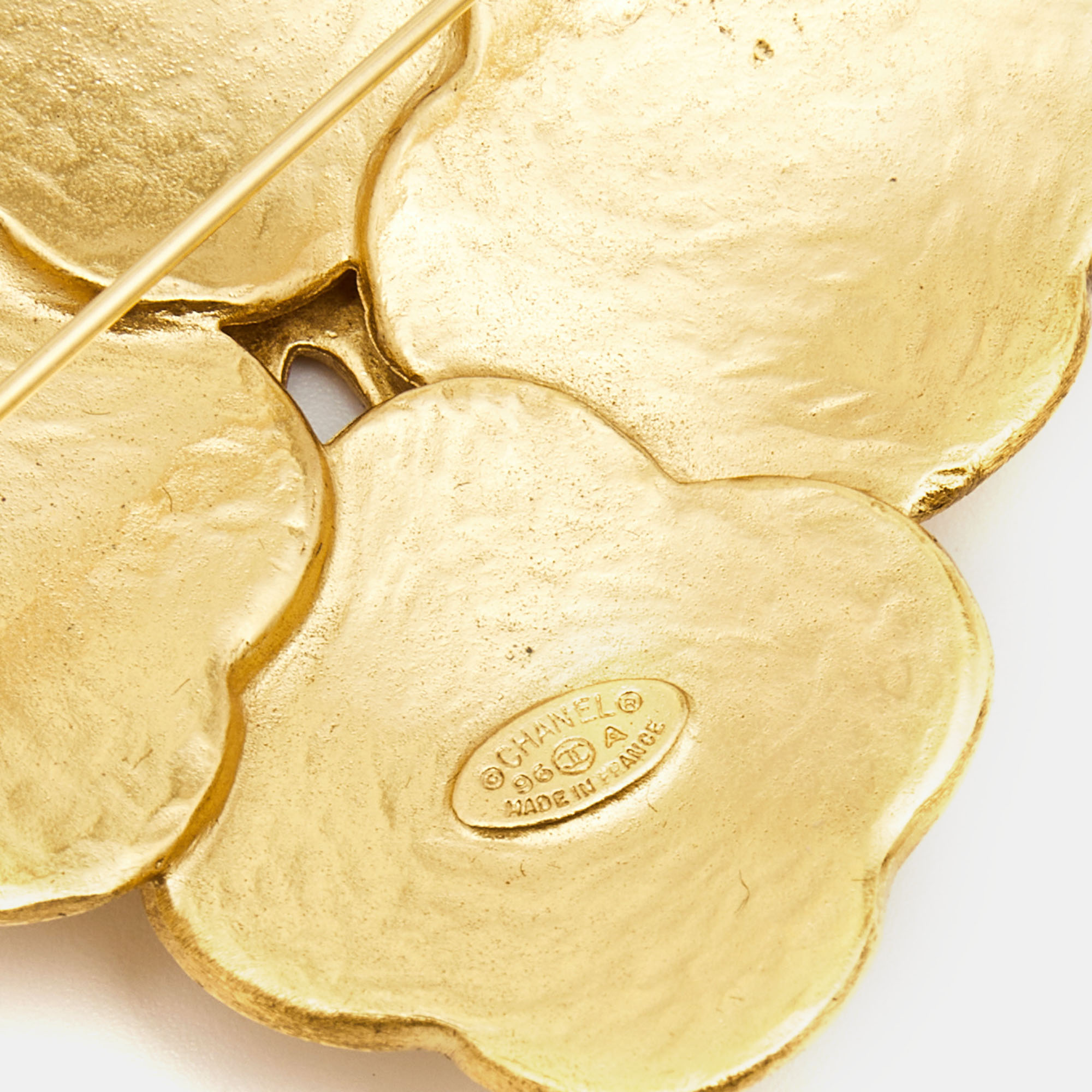 

Chanel CC Vintage Gold Tone Brooch