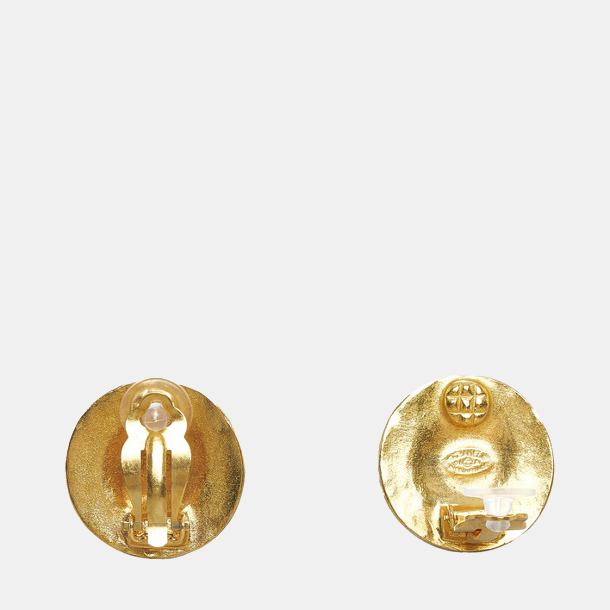 

Chanel Gold Metal CC Clip On Earrings Earrings