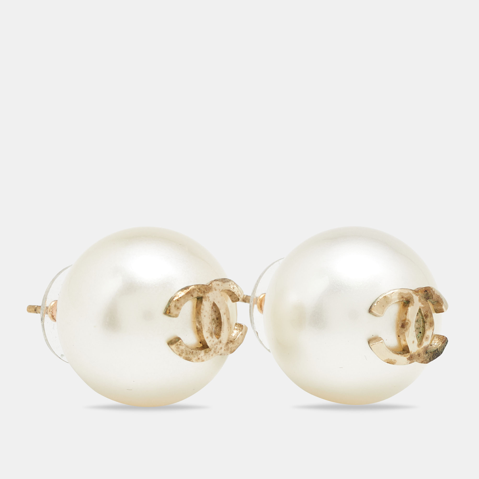 

Chanel Gold Tone Large Faux pearl CC Stud Earrings, White