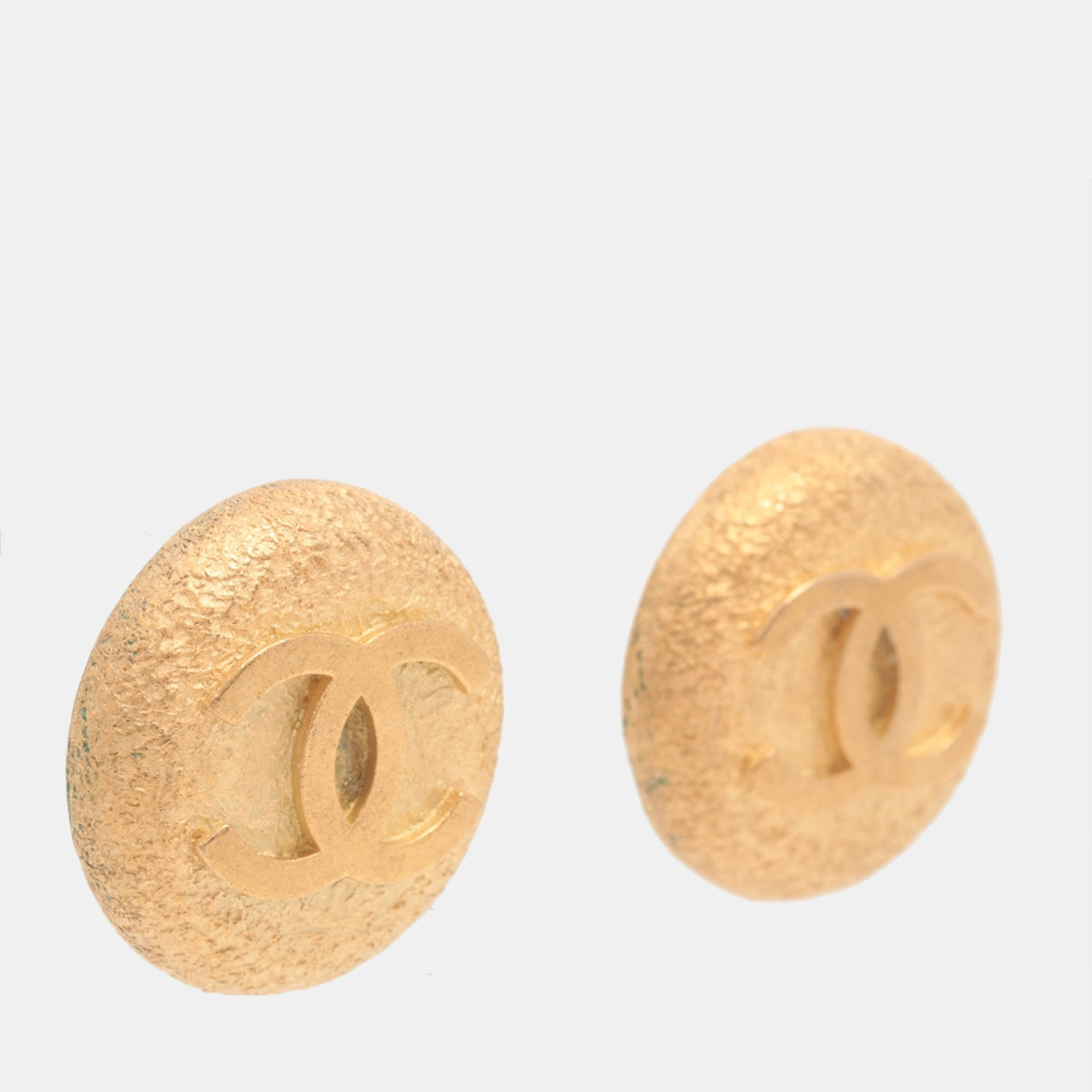 

Chanel Coco Mark 94P Earrings (for both ears) GP Gold