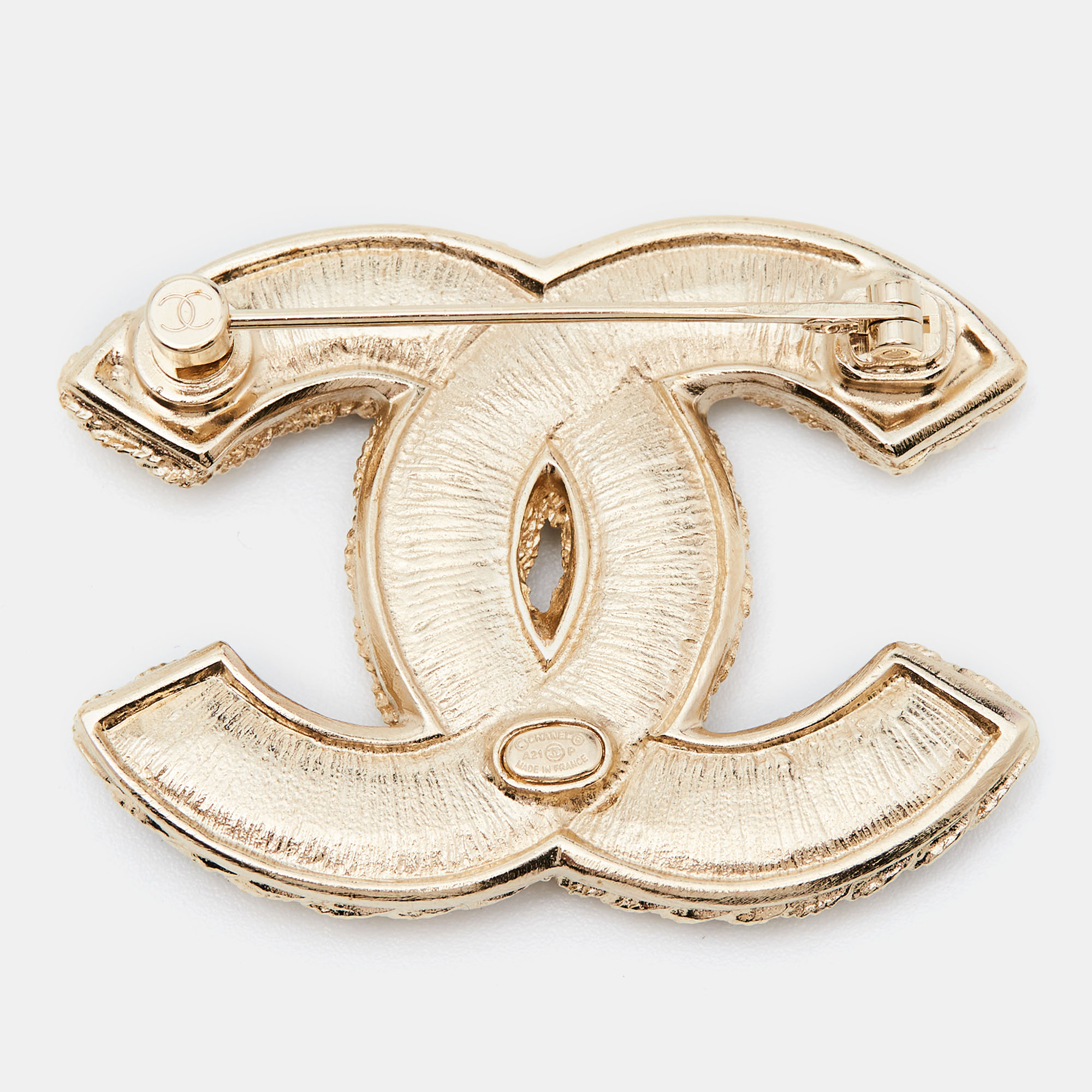 

Chanel CC Faux Pearl Glass Enamel Gold Tone Brooch