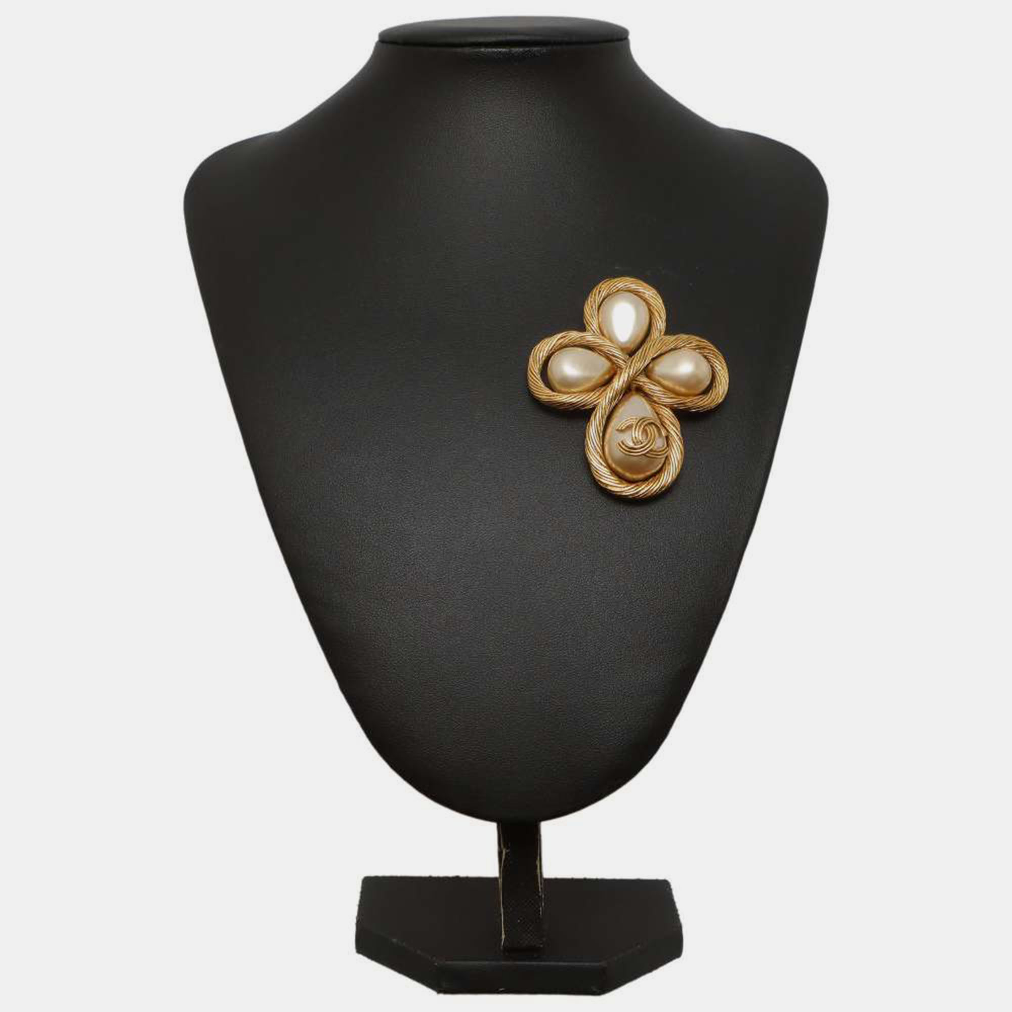 

CHANEL Faux Pearl Brooch Gold Metal Faux Pearl