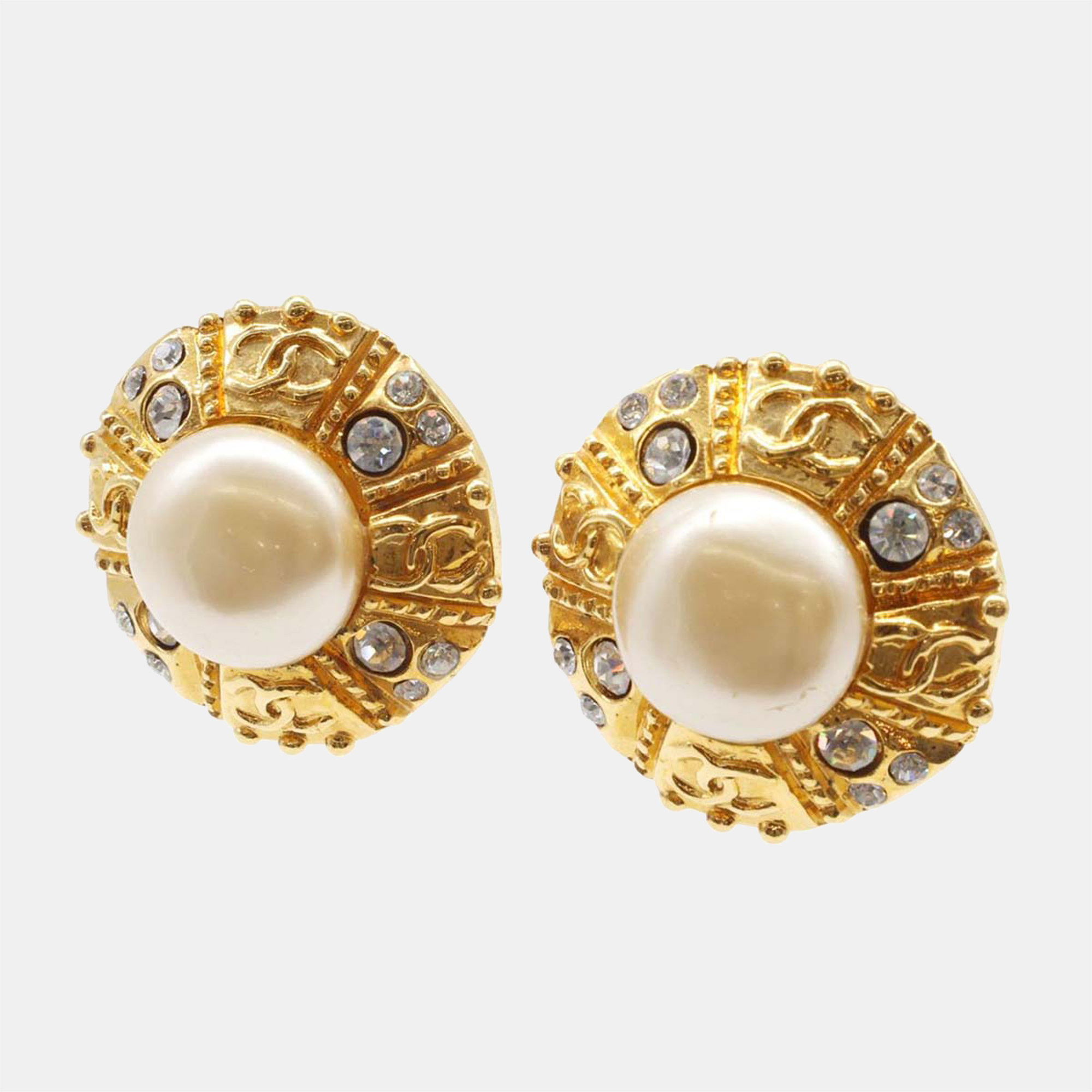 

Chanel Gold Metal Round Frame Pearl Clip On Earrings