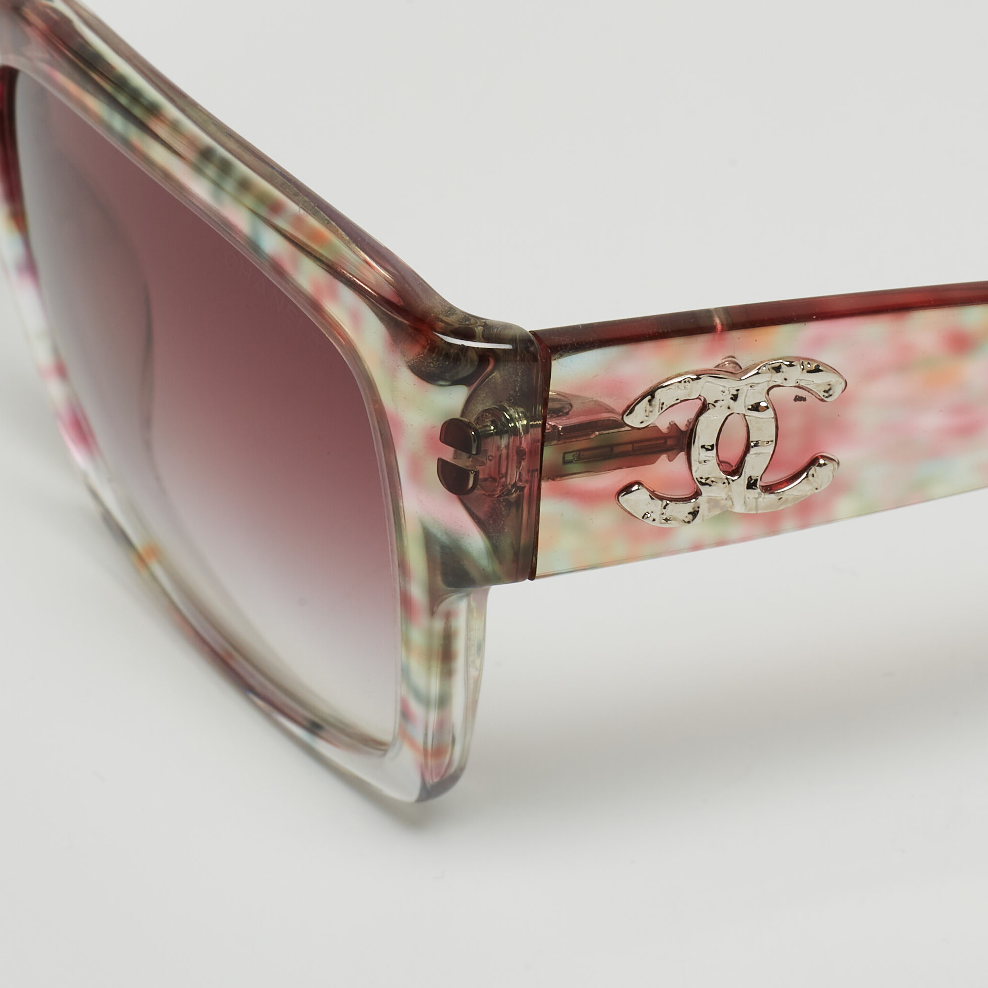 

Chanel Multicolor Gradient 5220 CC Square Sunglasses