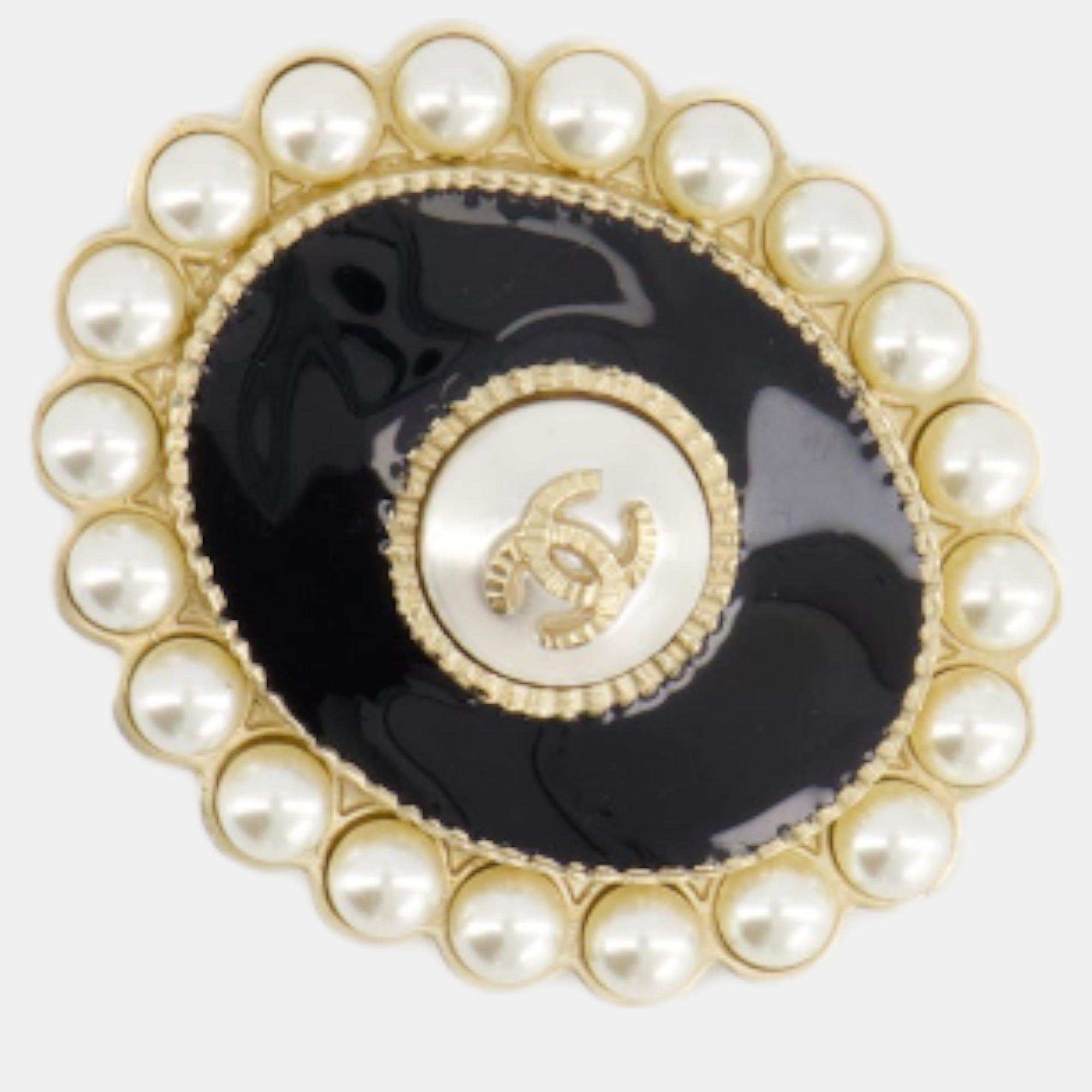 

Chanel Black and Gold Oval Brooch with Gold CC and Pearl Details