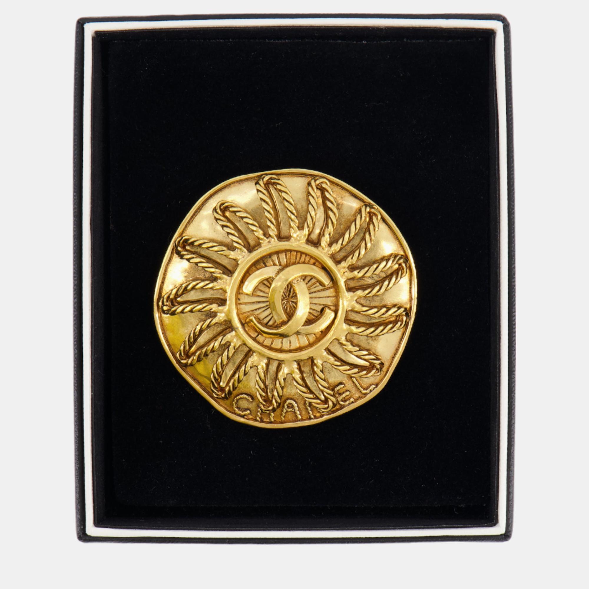 

Chanel Vintage Ancient Gold CC Logo Detailed Round Brooch