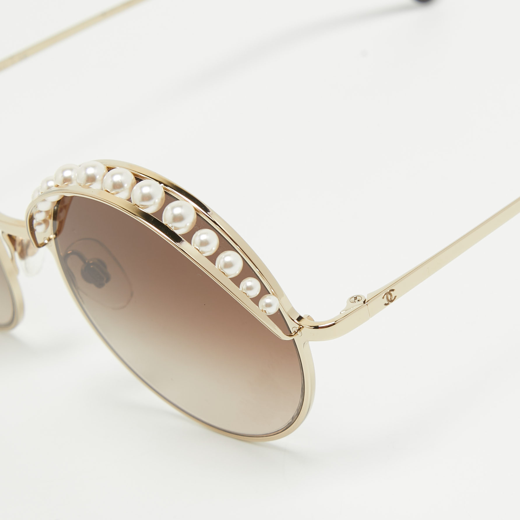 

Chanel Brown Gradient 4234-H Pearl Embellished Round Sunglasses
