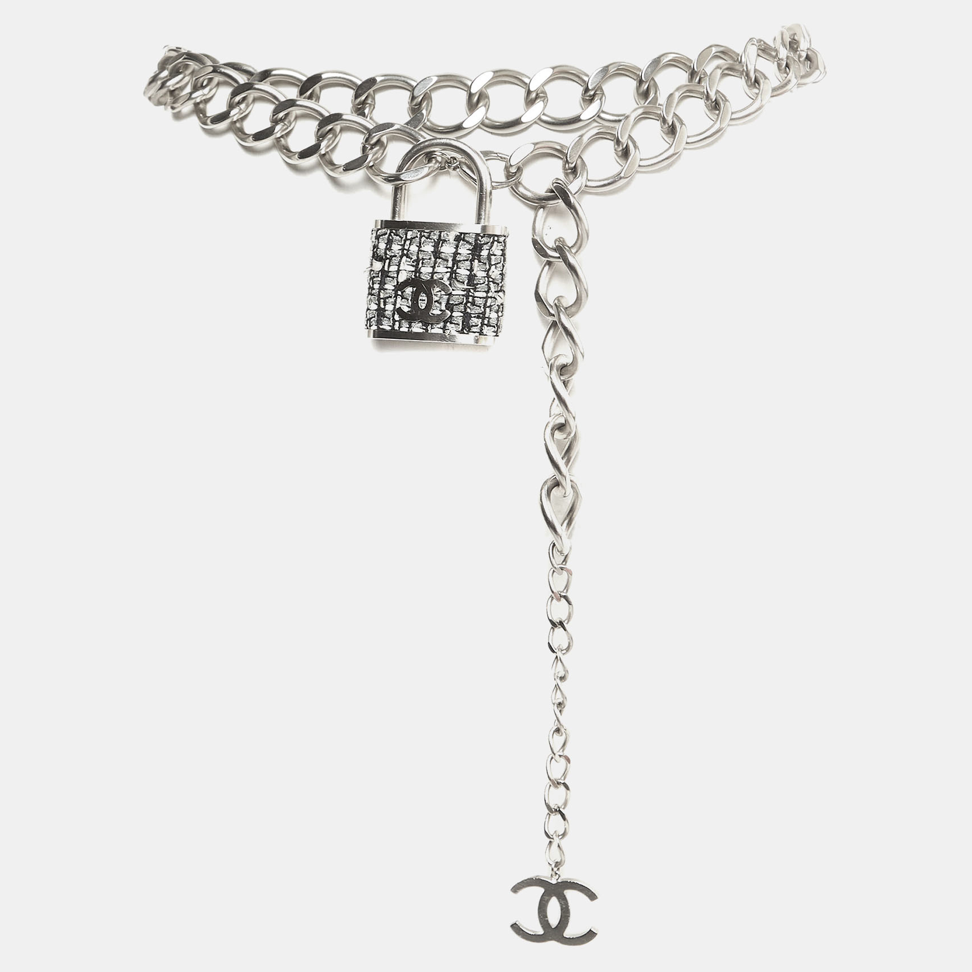 This waist belt from the House of Chanel will definitely elevate the look of your attire. It is created using silver tone metal and is embellished with CC logo accents. Add this classy Chanel creation to your collection to create multiple looks.