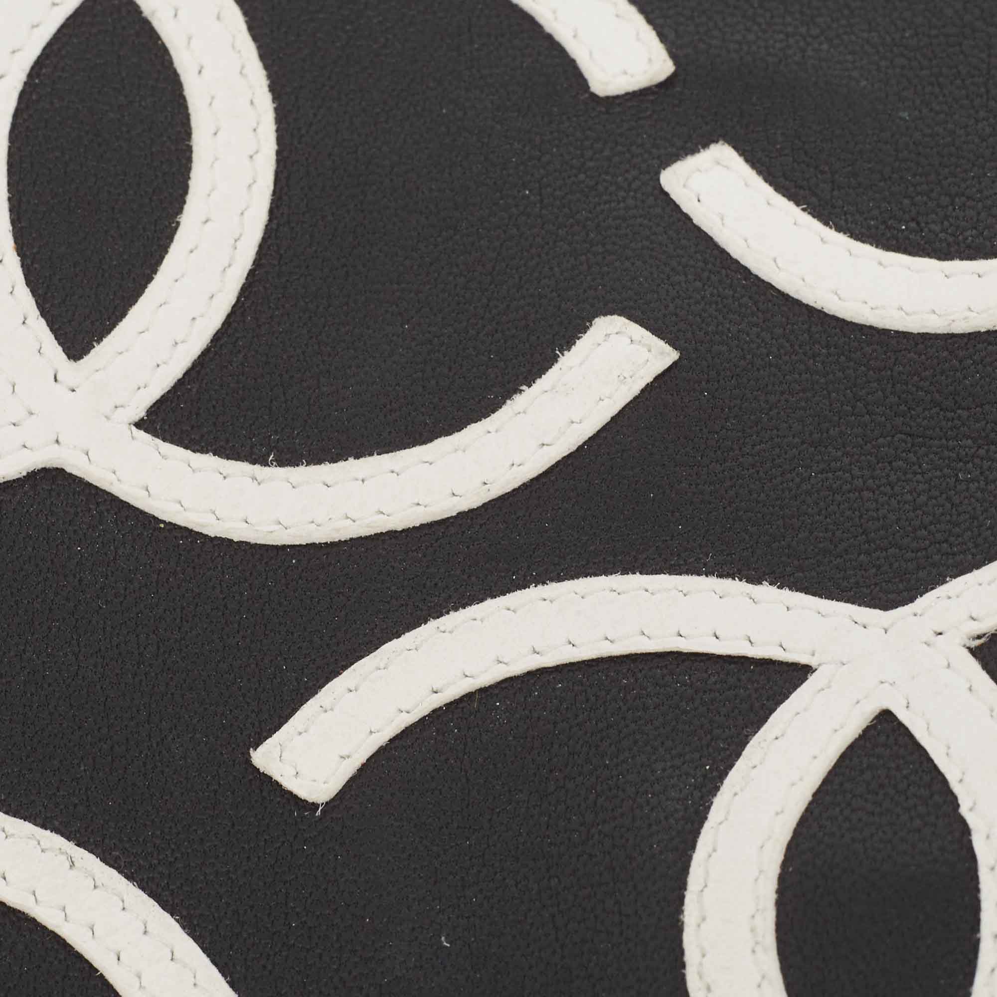 

Chanel Black CC Appliqued Leather Fingerless Gloves Size
