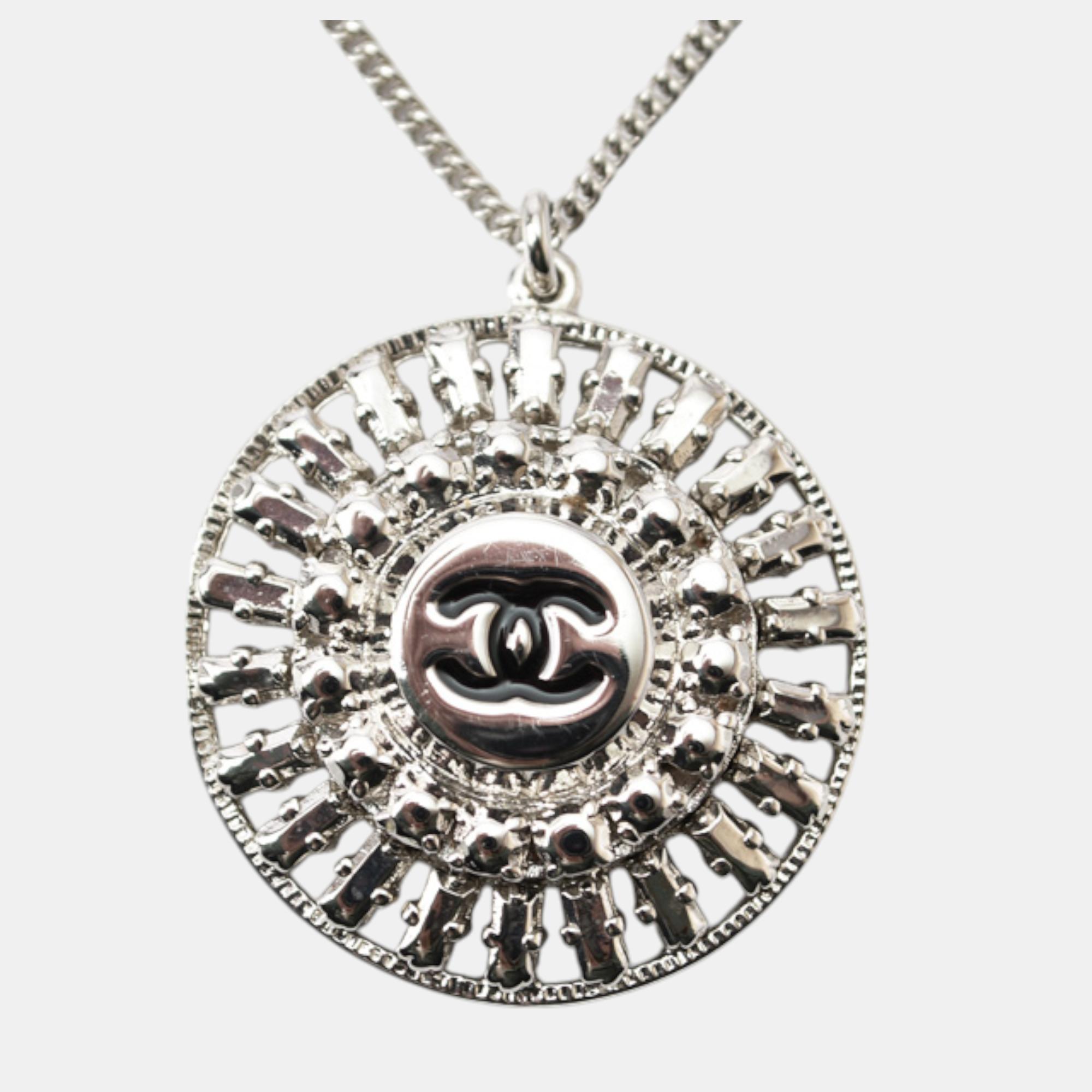 

Chanel Silver Motif CC Pendant Chain Necklace