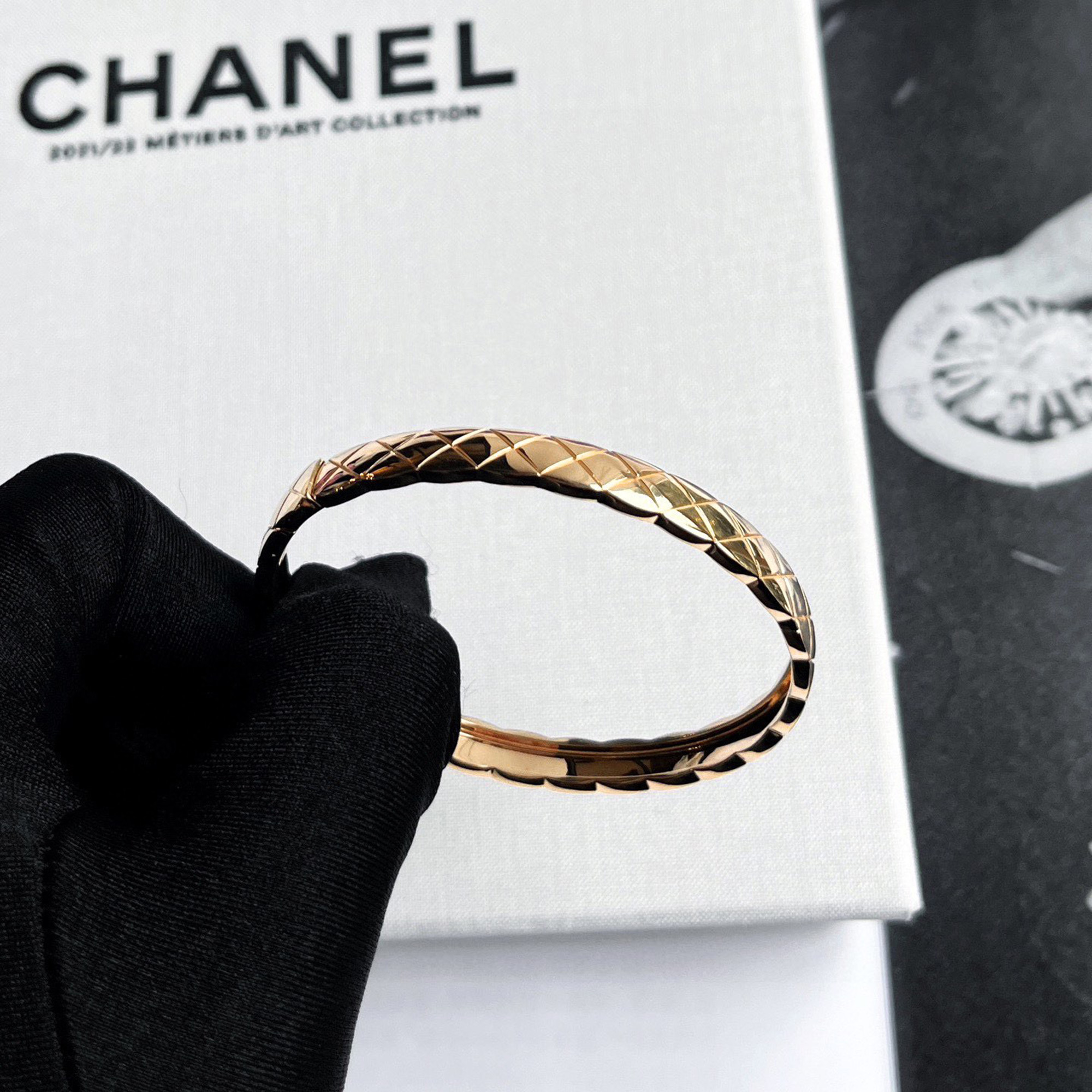 

Chanel Coco Crush Wide 18K Rose Gold Bracelet Size