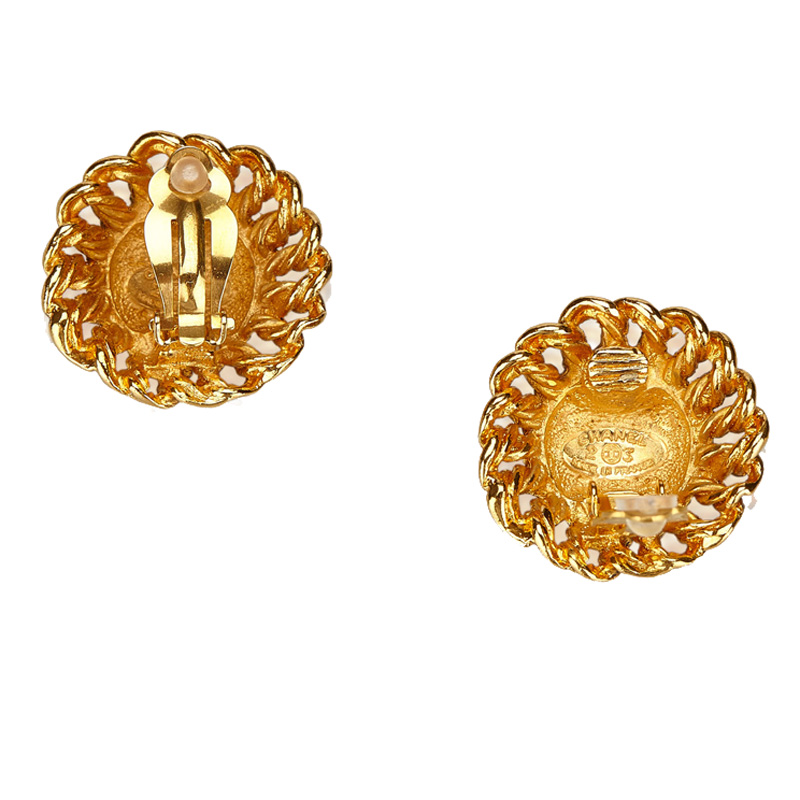 

Chanel Gold Tone Clip On Earrings