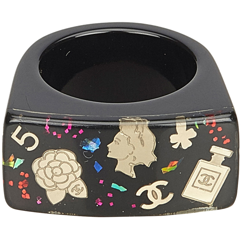 

Chanel Graphic Print Resin Ring, Black