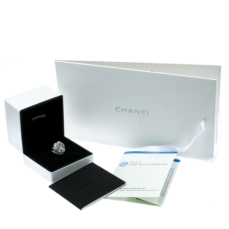 Chanel Pétales de Camélia 0.84ct Oval Solitaire Diamond 18k White Gold and  Black Diamond Cocktail Ring Size 51