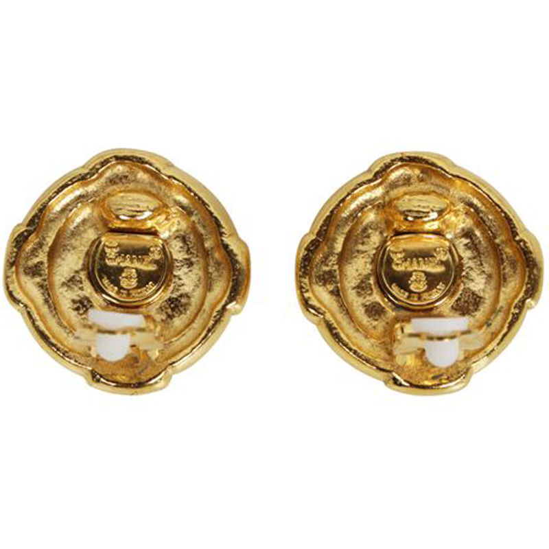 

Chanel CC Vintage 1970 Gold Tone Clip-On Earrings