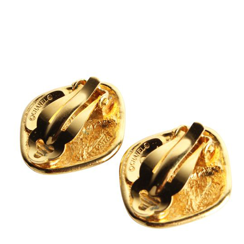 

Chanel Gold Plated Metal Clip-on Earrings