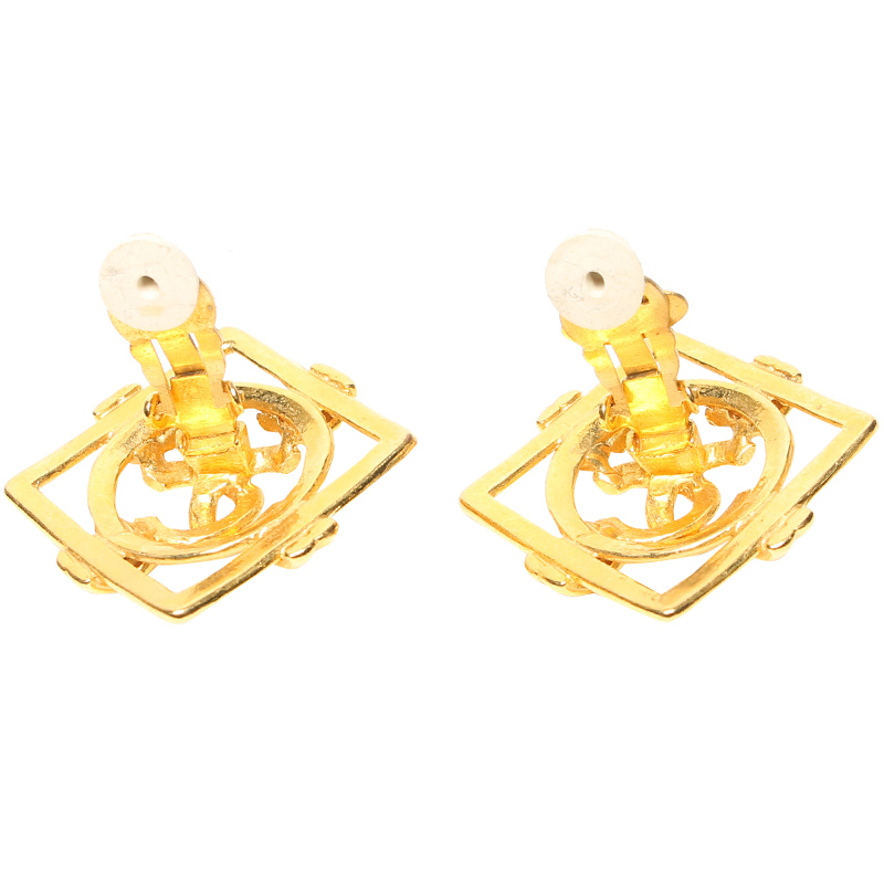 

Chanel Vintage Gold Tone Clip On Earrings