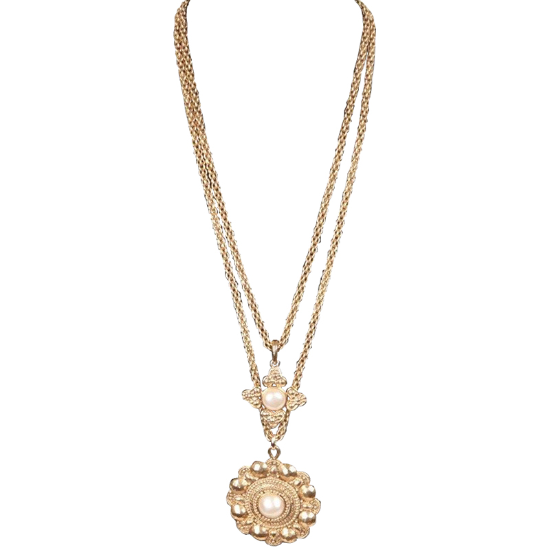 

Chanel Gold Tone Double Chain Medallian Pendant Necklace