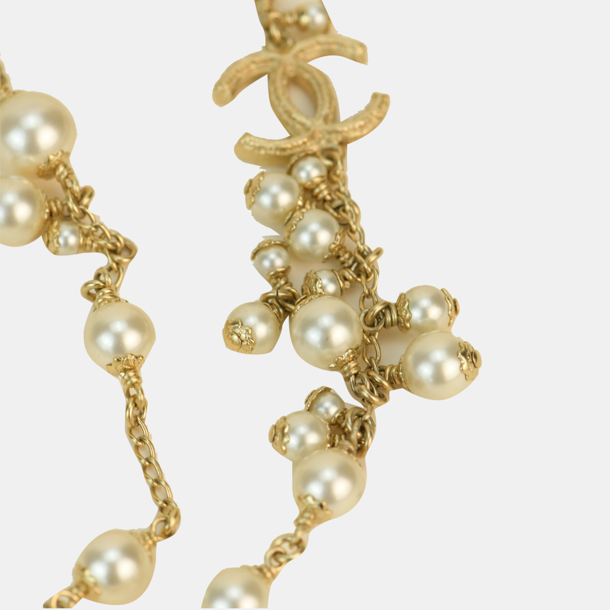 

Chanel CC White Pearl Long Necklace