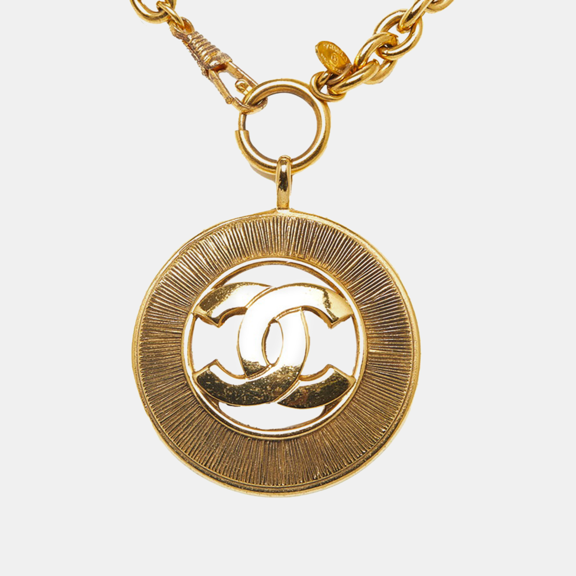 Pre-owned Chanel Gold Metal Cc Medallion Pendant Necklace