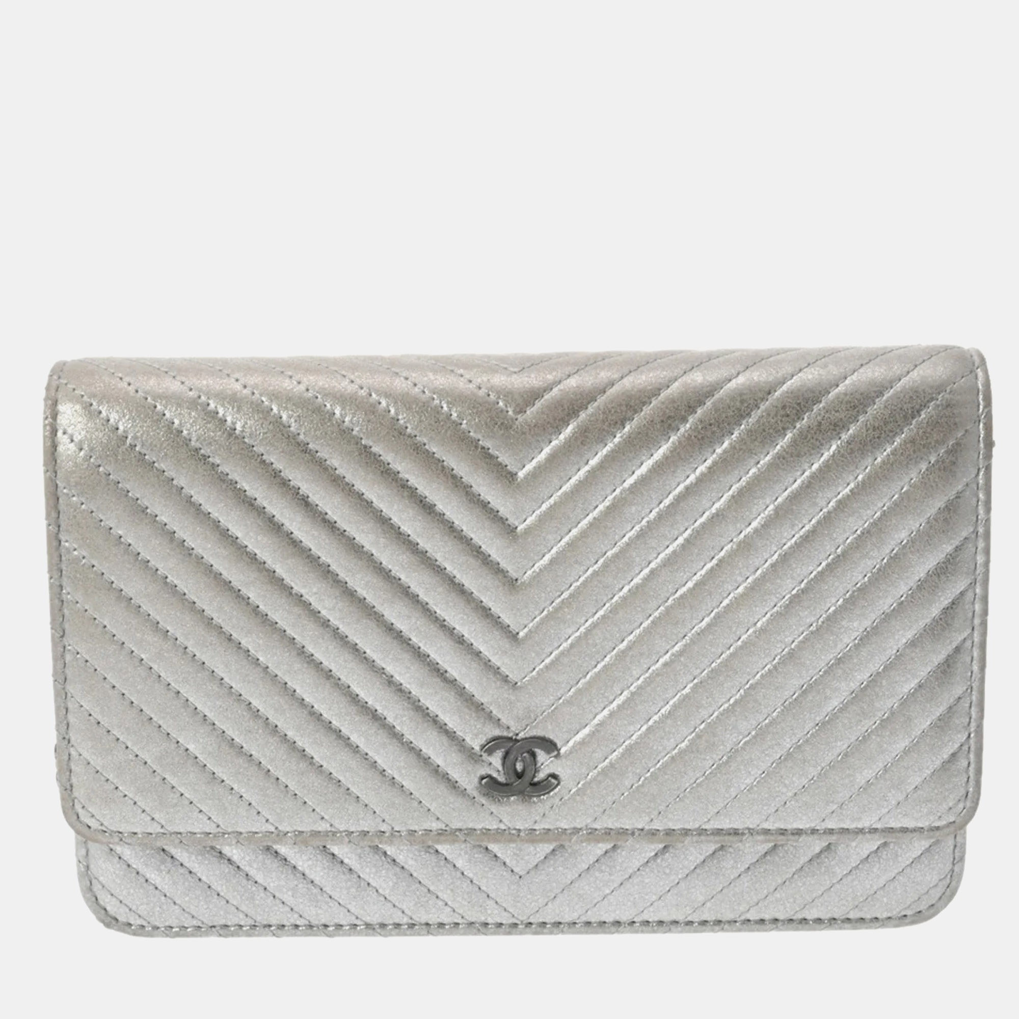 

Chanel Metallic Silver Leather Wallet On Chain