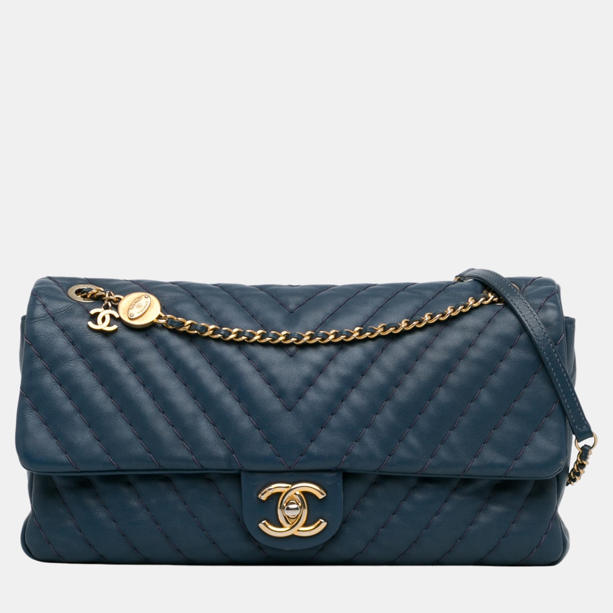 

Chanel Blue Jumbo Chevron Calfskin Medallion Single Flap