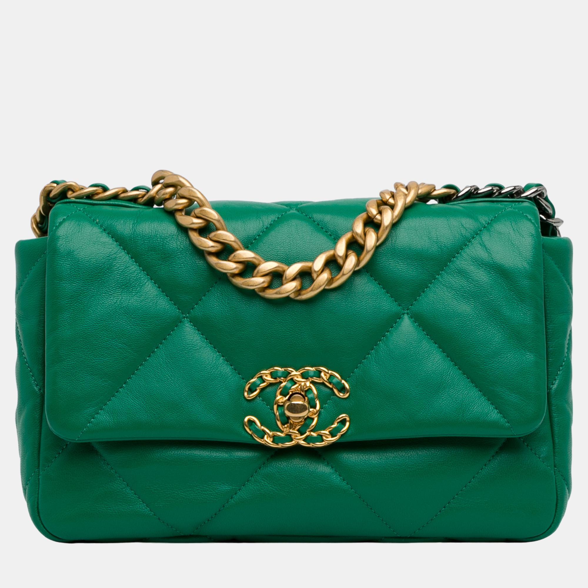 

Chanel Green Medium Lambskin 19 Flap