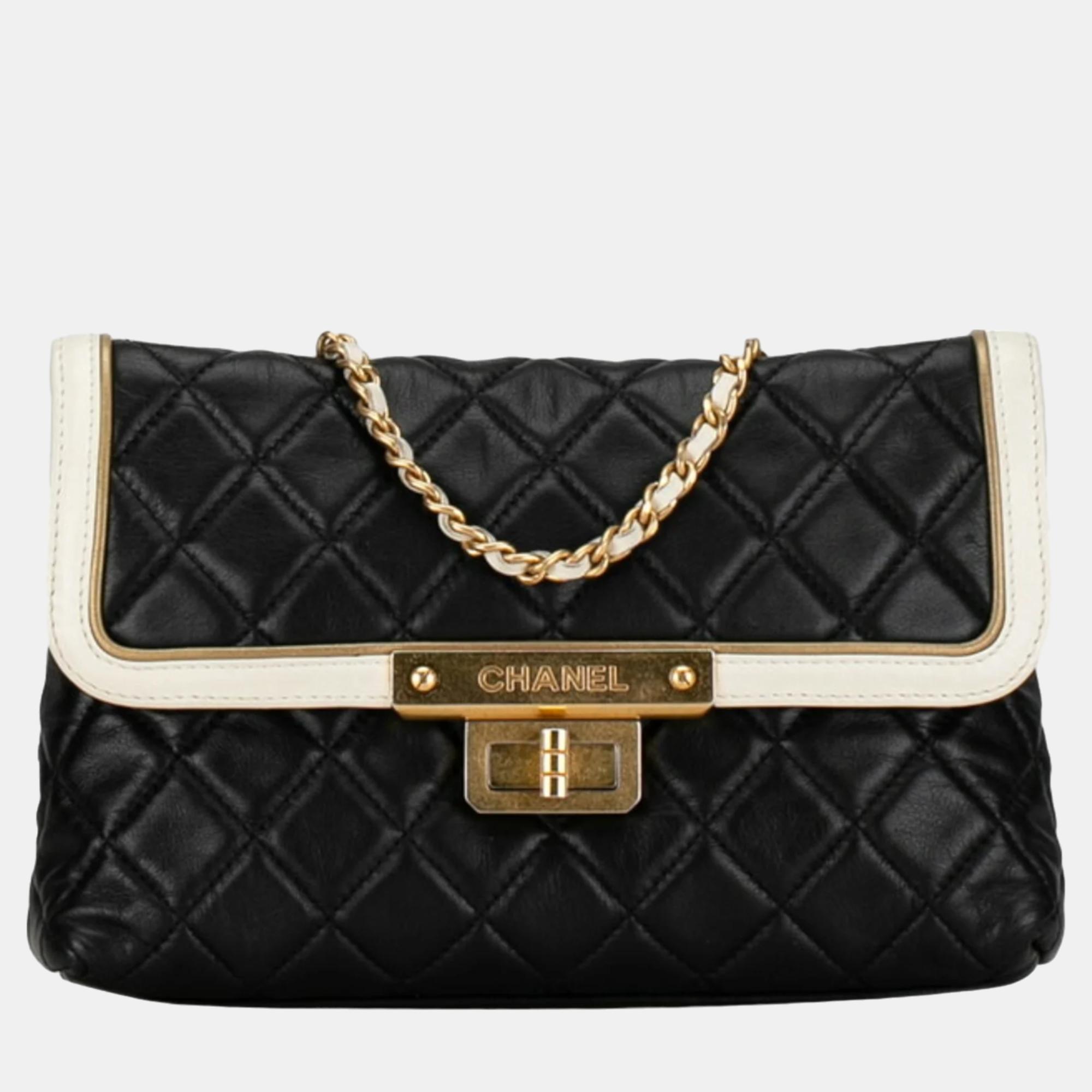 

Chanel Black/White Quilted Lambskin Leather Chain Flap Bag