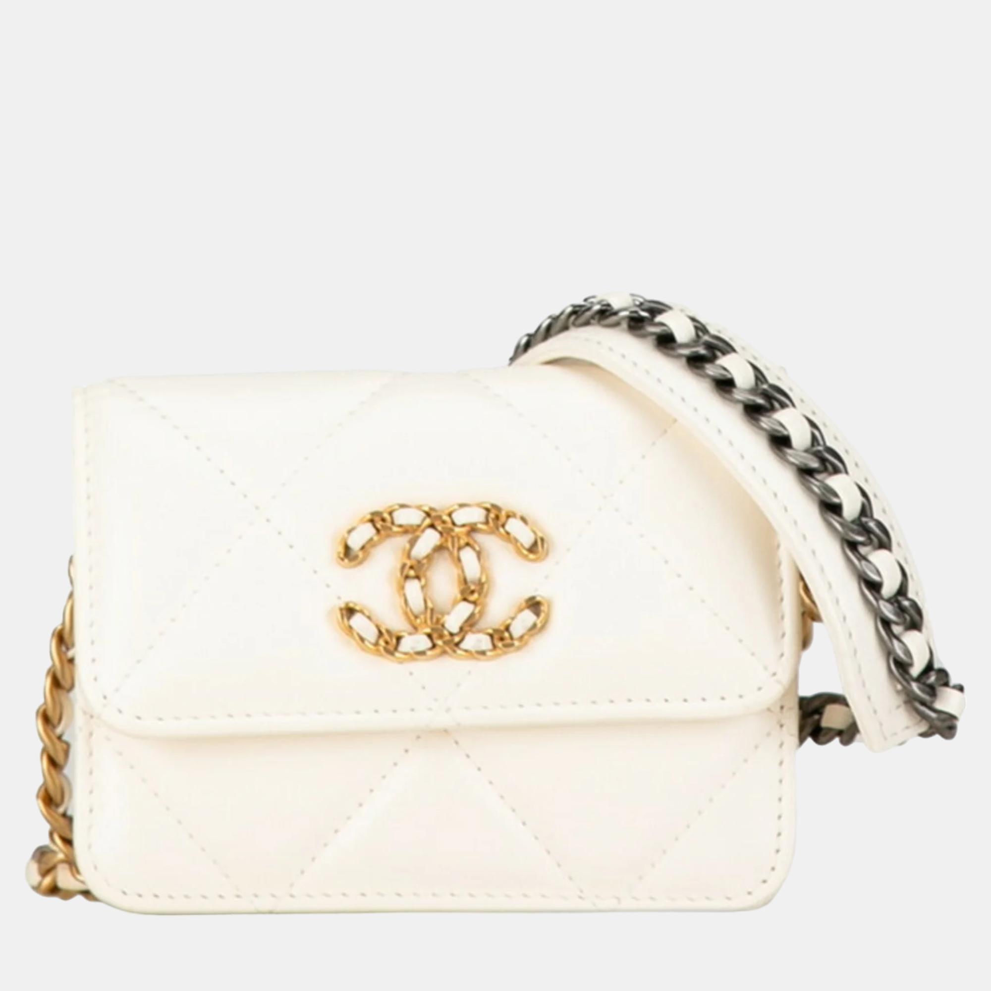 

Chanel White Lambskin Leather 19 Wallet On Chain