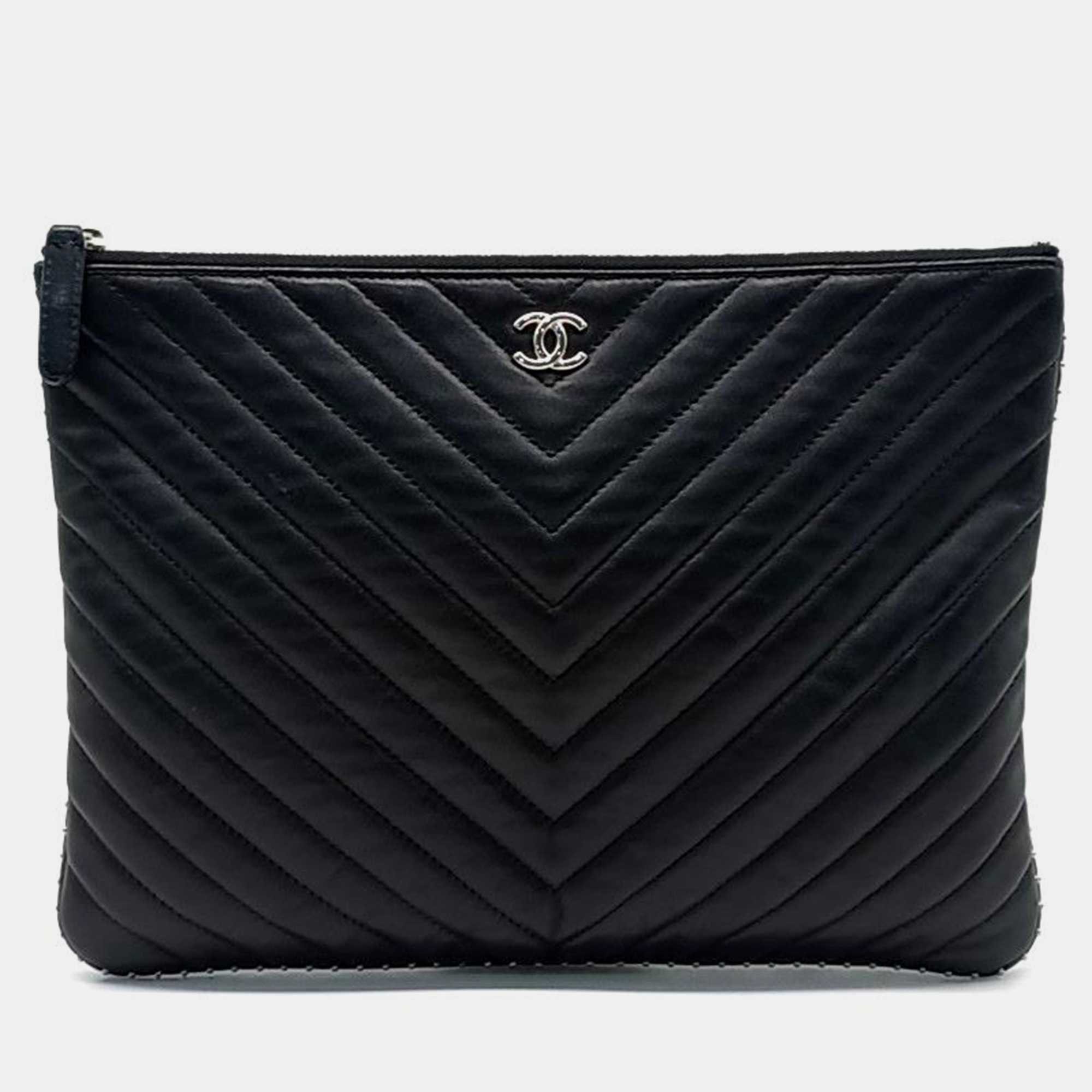 

Chanel Chevron New Medium Clutch, Black