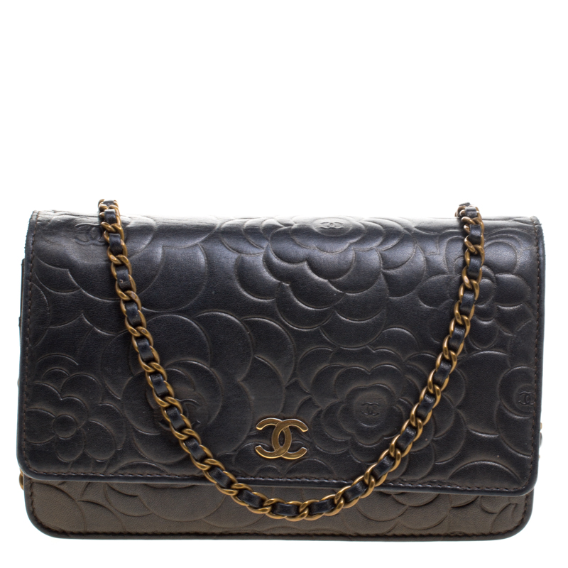 مملوكة مسبقًا Chanel Metallic Black Leather Camellia Wallet on Chain