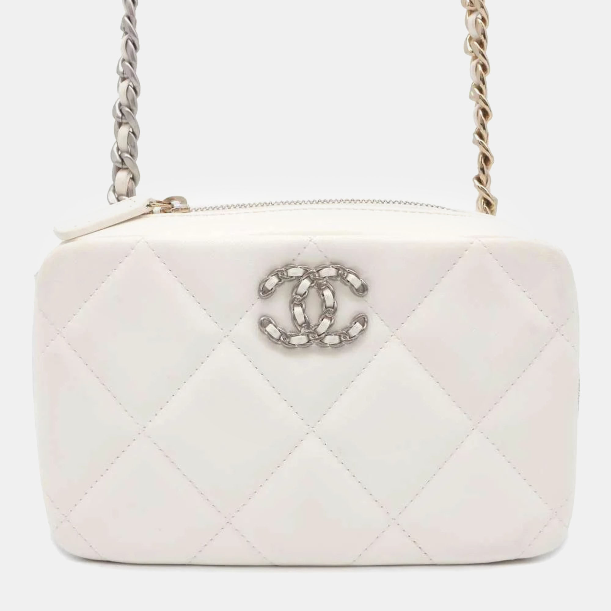 Pre-owned Chanel White Caviar Quilted Camera Bag