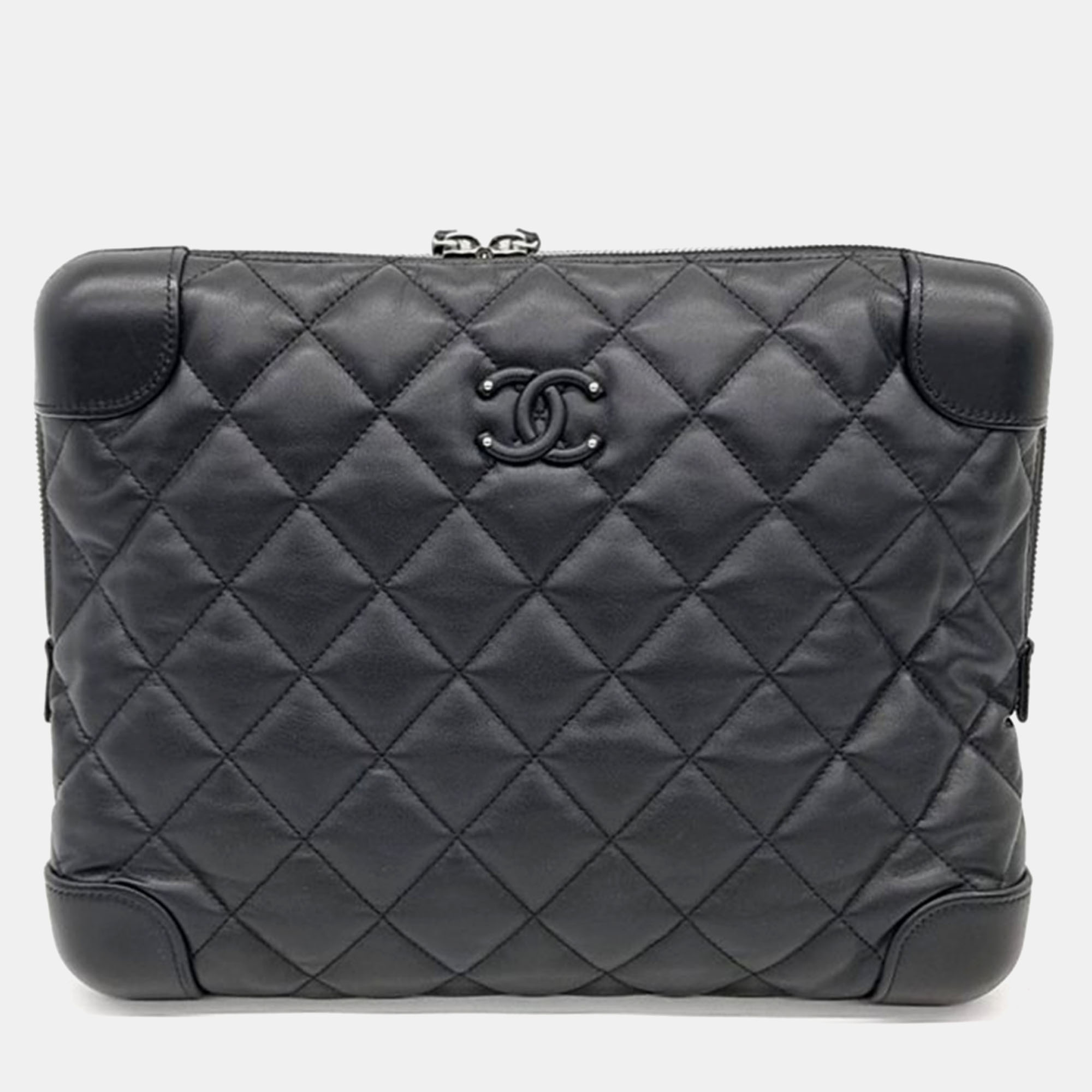 

Chanel Black Leather Quilted CC Clutch