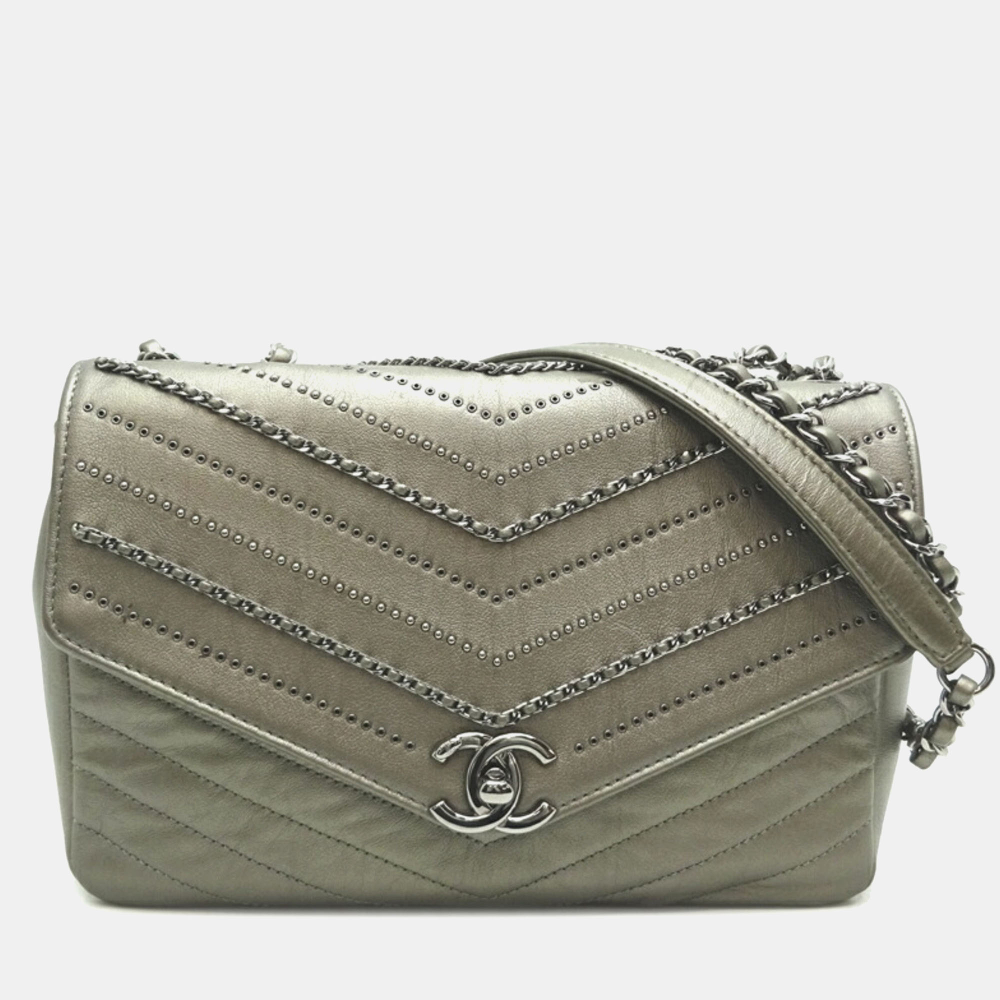 

Chanel Grey Leather Chevron Data Center Envelope Flap Bag