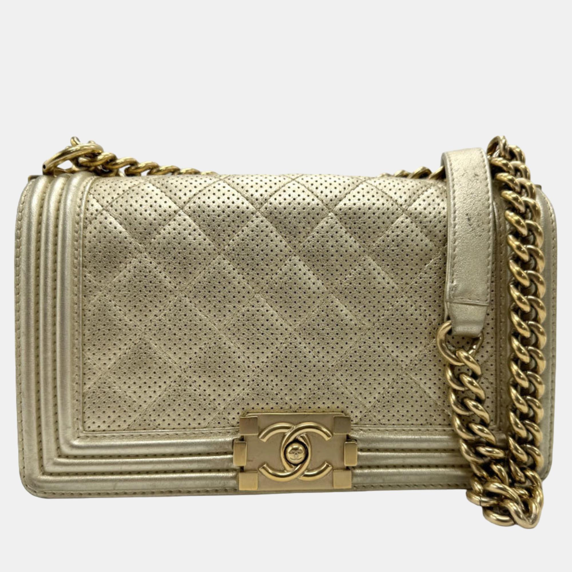 Known for creating exclusive meticulously crafted instantly recognizable fashion items Chanel is a brand coveted around the world. Indulge in the Chanel way of luxury with this pretty bag.