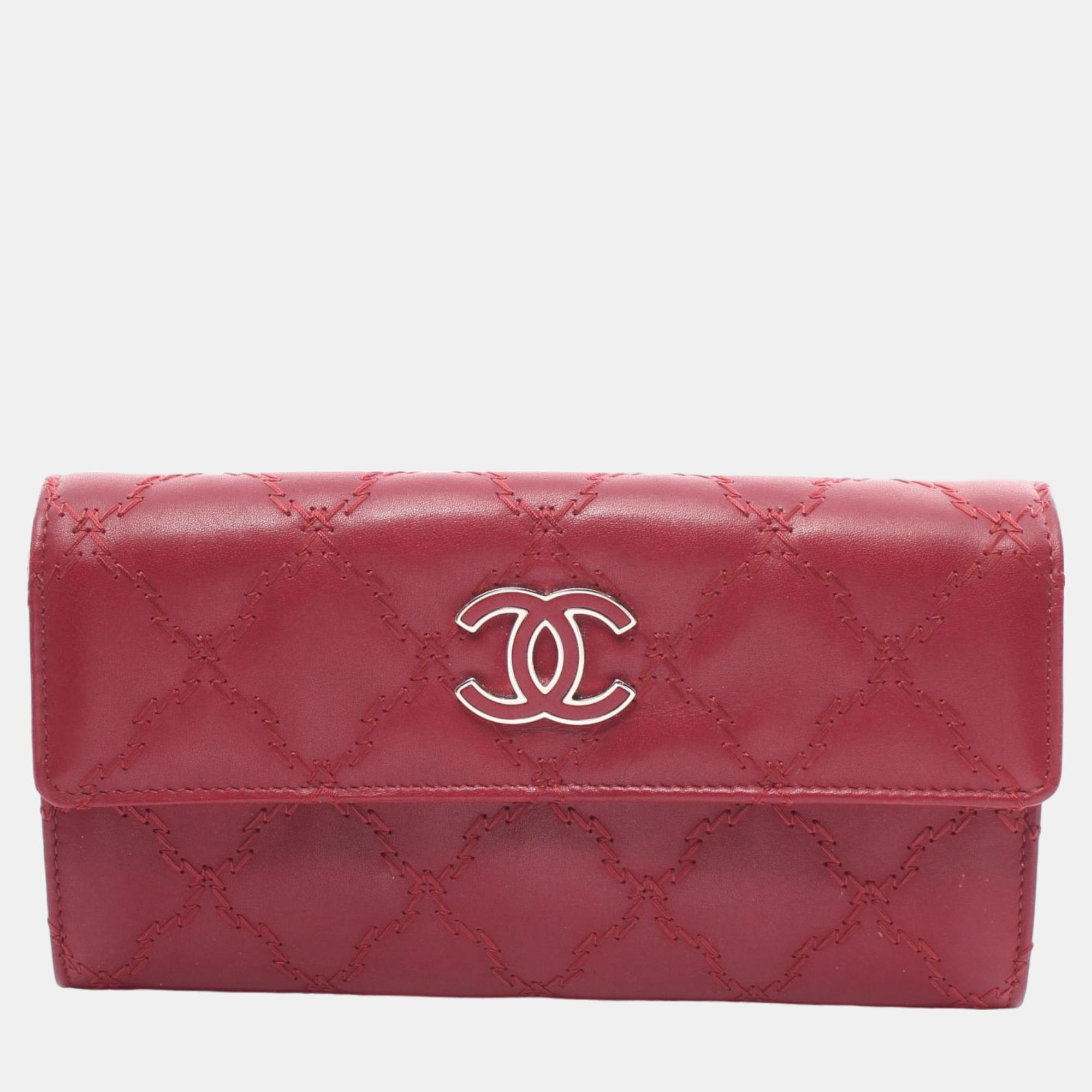 

Chanel Red Quilted Calfskin Double Stitch Hamptons Wallet