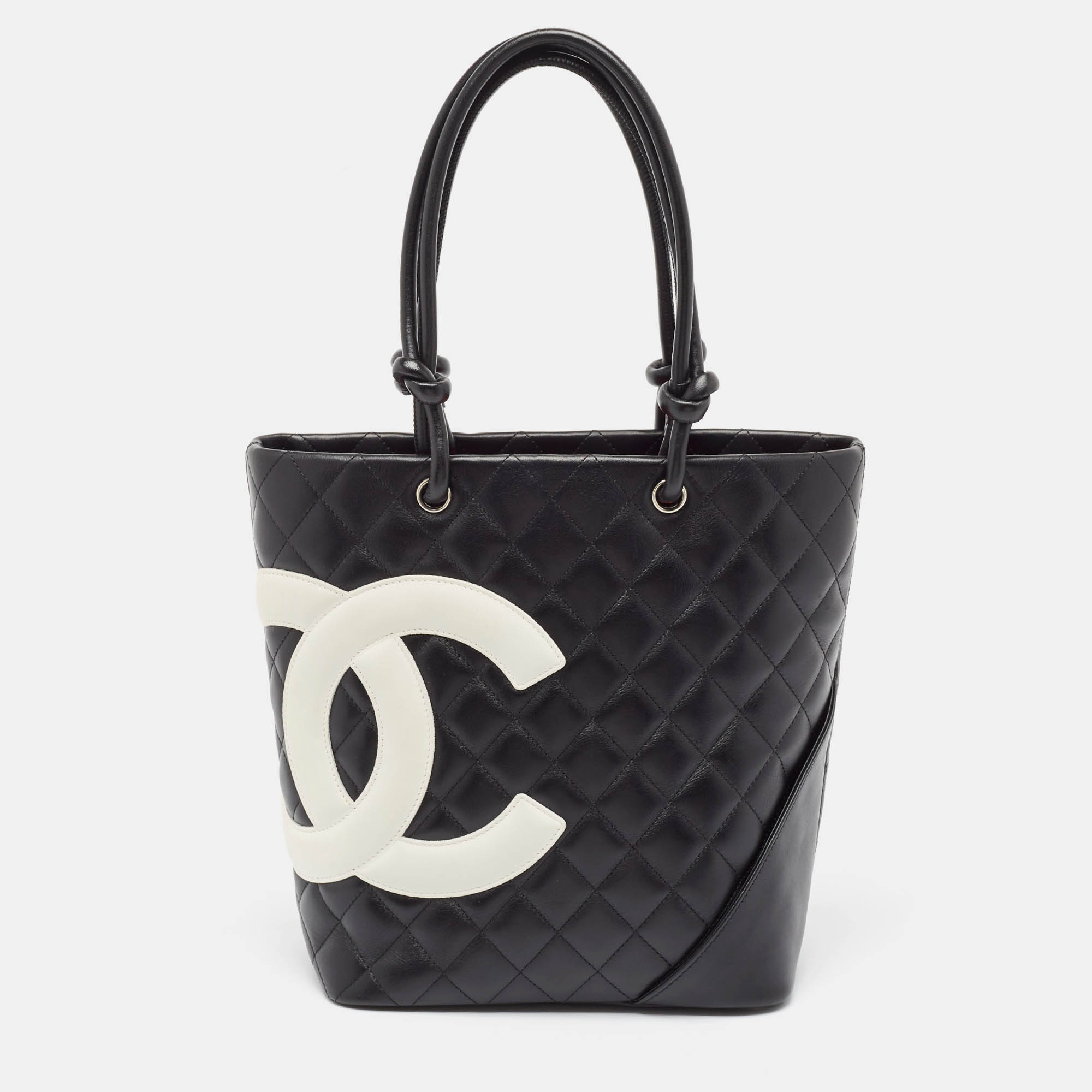 

Chanel Black/White Quilted Leather Medium Ligne Cambon Bucket Tote